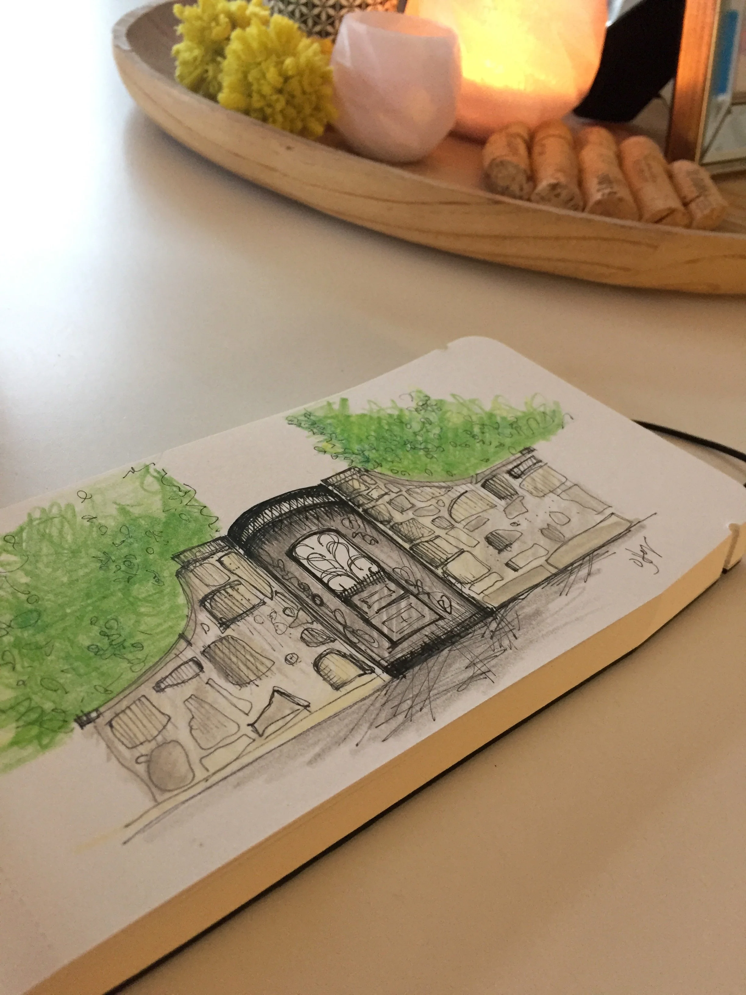 Sketches that encompass their surroundings are just as pretty. 