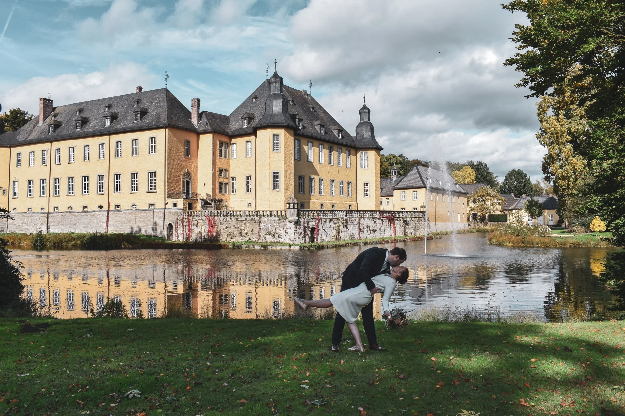 Wedding Photography at castle Near Cologne and Düsseldorf with bridal couple