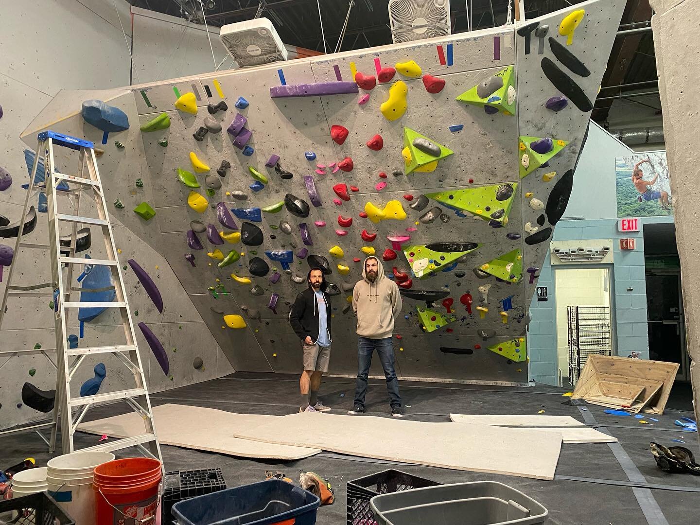 Excited to have this 45&deg; set brought to you by the two principal setters from @gp_eighty_one, considered one of the best set bouldering gyms on the East Coast.

Enjoy!

#varietyofsettingstyles
#bcclimbinggym