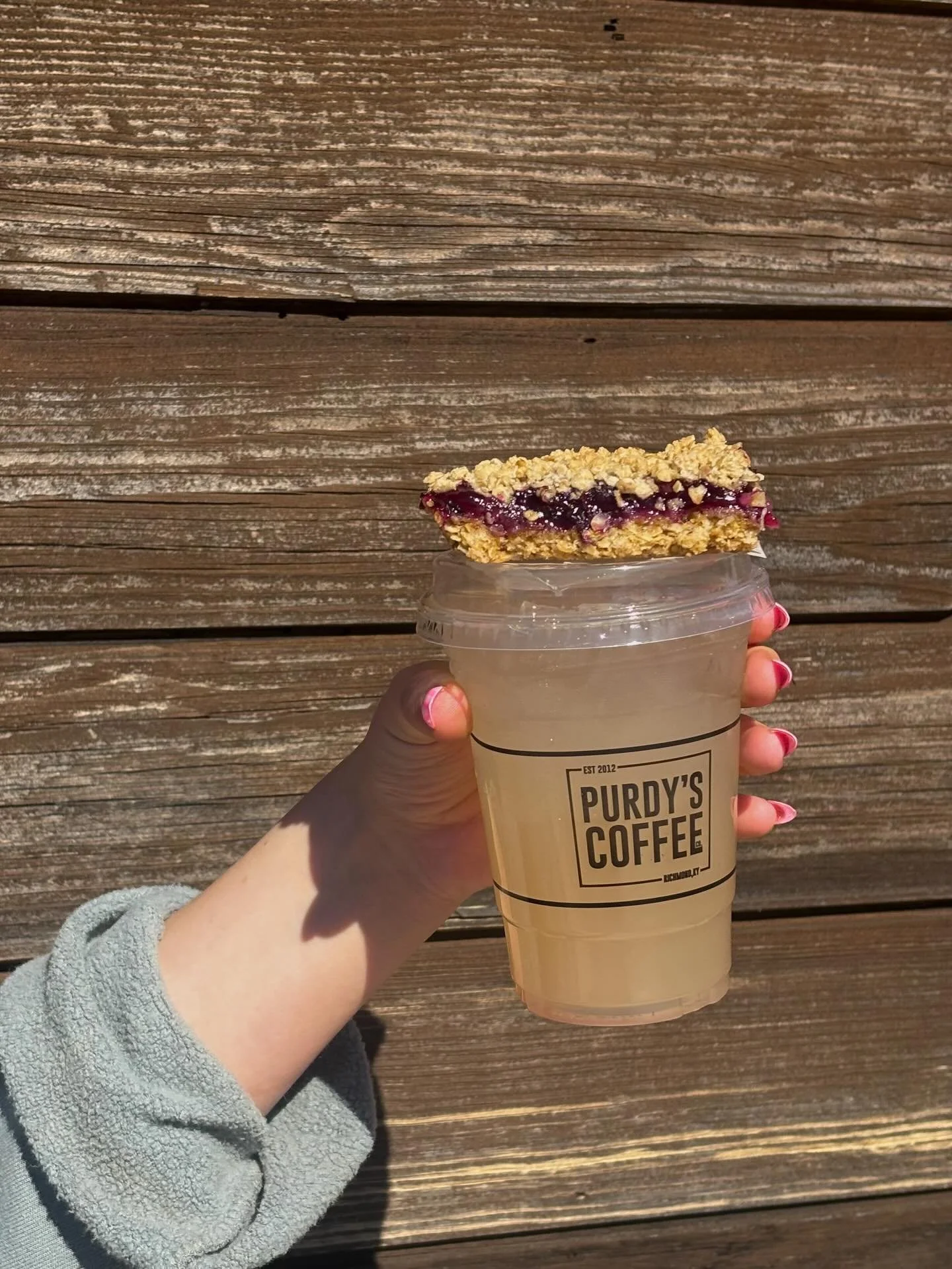 The perfect pairing ✨blueberry lavender lemon oat bar + lavender lemonade 🫐🪻🍋