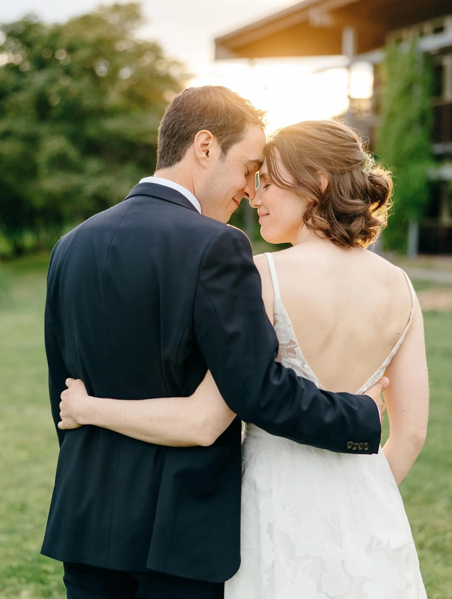 // MATT + LAUREN // 🌸 Urban Center for Horticulture 🍃
I love going on Bingo hunts for all the micro moments that make weddings tick. Enjoy this collection of images featuring a scavenger hunt of hands participating in all the fanfare of weddings. ?