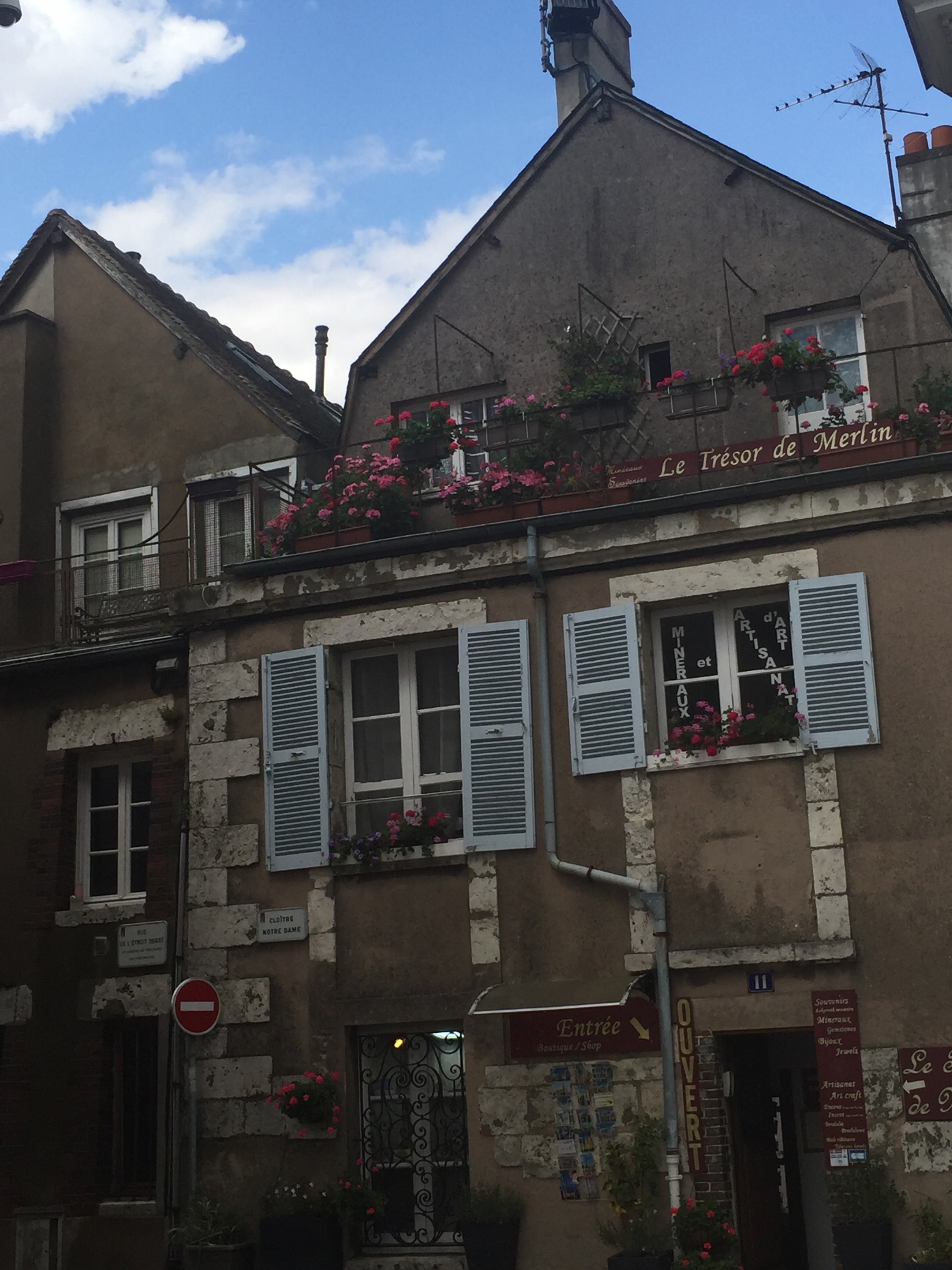 Just a pretty building in Chartres