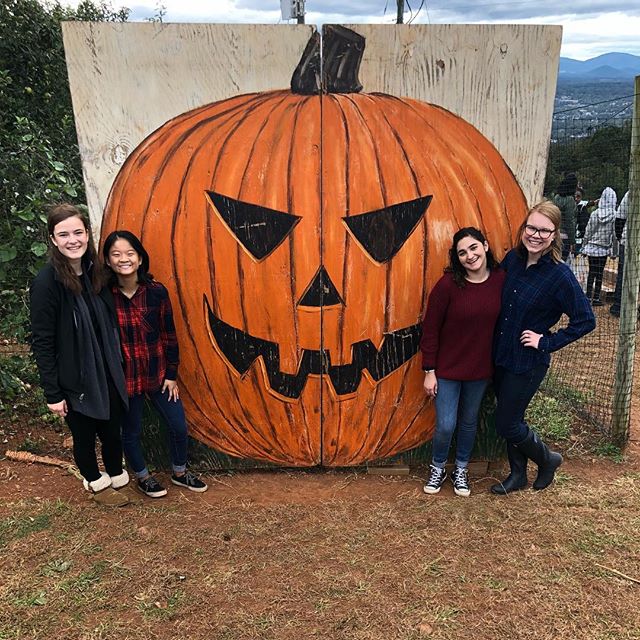 This weekend the Richmond teen girls went to Carter&rsquo;s Mountain Orchard! A couple of the Charlottesville girl teens were able to join us for fun-filled apple picking!