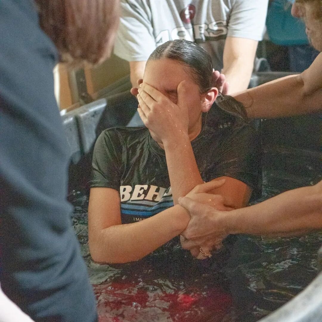 Congrats to Aliya Hannon, who got baptized last night!

Praise God for how he's worked in Aliya's life and prepared her to make Jesus the Lord of her life.

#baptism #jesusislord #miracles #asformeandmyhousewewillservethelord #youthgroup #family #bor