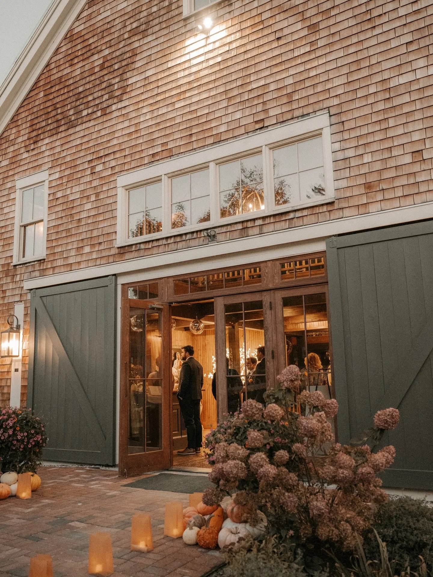 Autumn sets the scene for the coziest barn weddings &mdash; file this under fall wedding inspiration you&rsquo;ll want to save! 

#barnweddings #thepreserveatchocorua #fallwedding #autumnwedding #nhwedding #whitemountainsnh