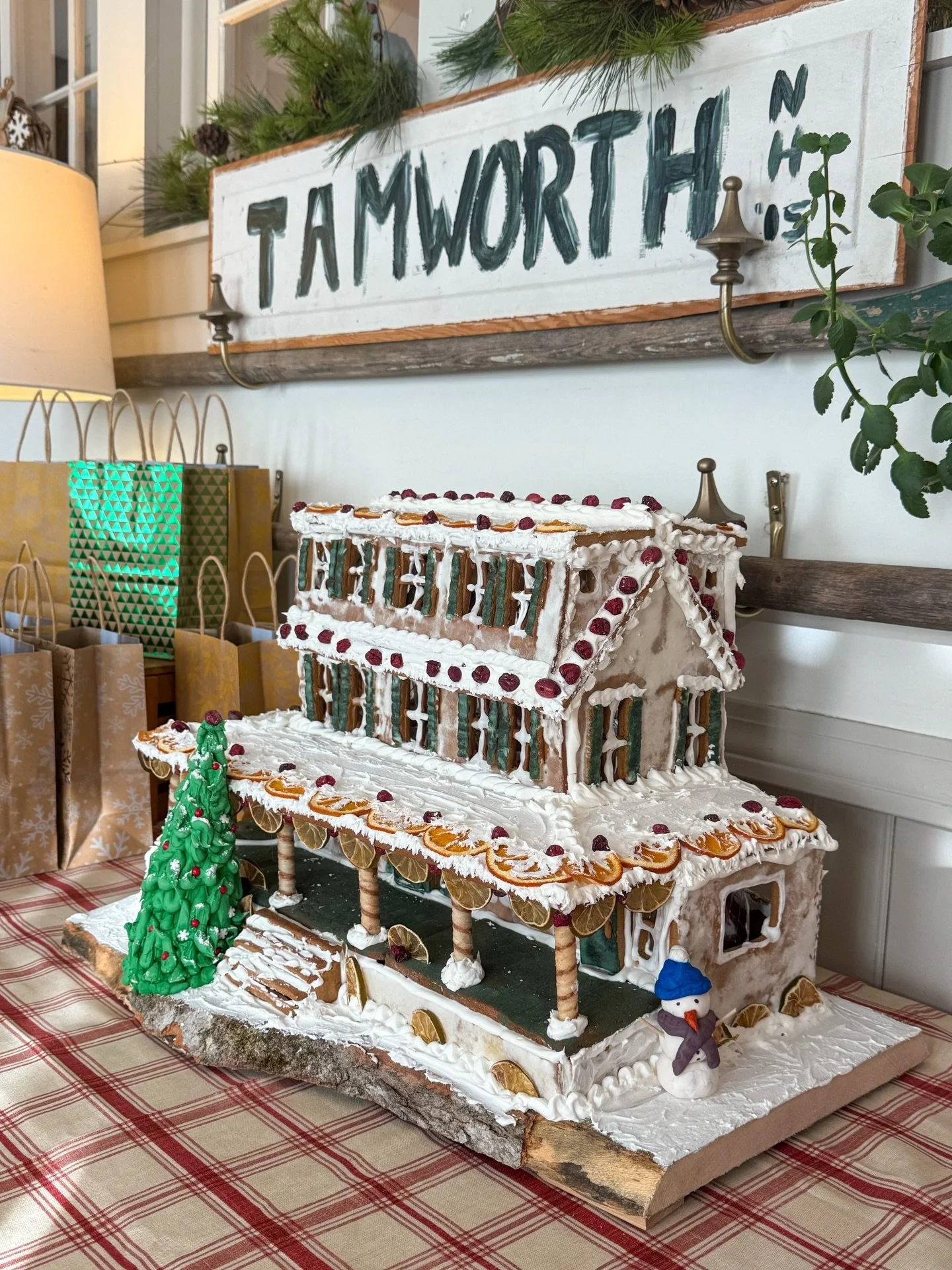 This gingerbread replica of our farmhouse lovingly created by @jessicafliggartist feels like the perfect beginning to a festive weekend here in the White Mountains! ✨🏔️❄️

Please join us this weekend Saturday &amp; Sunday from 11am - 3pm in the Hayf