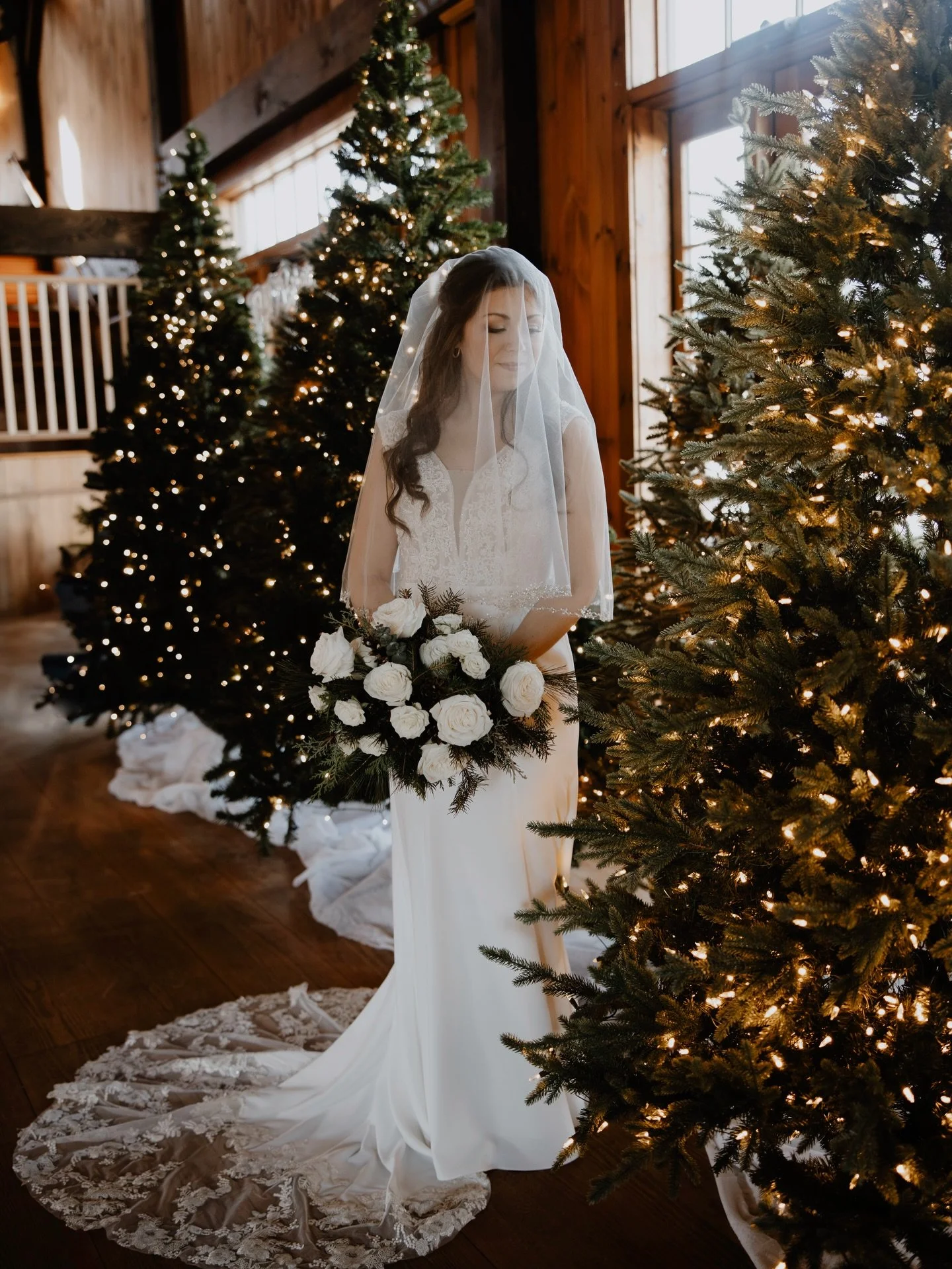There&rsquo;s something unmistakably special about a December wedding. Evergreens glowing, candlelight flickering, and a love story wrapped in the magic of the holidays. ✨

Winter at The Preserve is intimate, cozy, and filled with a quiet beauty.

We