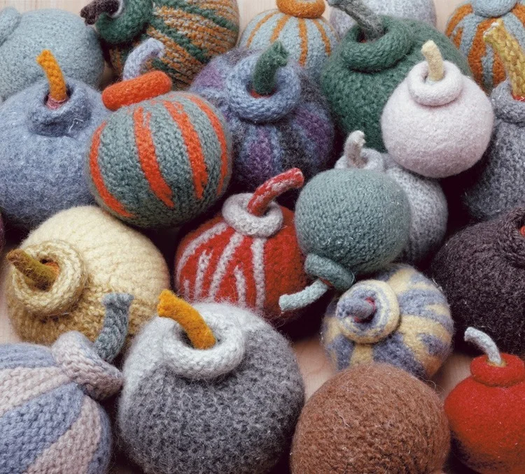 01_mp_knittedbombsx.jpg