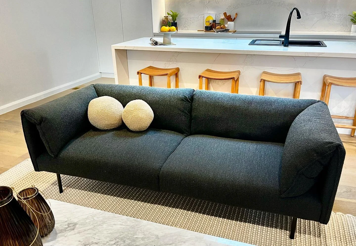🖤 SOFA PERFECTION 🖤 @globewest #styletosell #propertystyling #propertystylingmelbourne