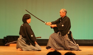 "Shomen Makko", the first kata in Kumitachi