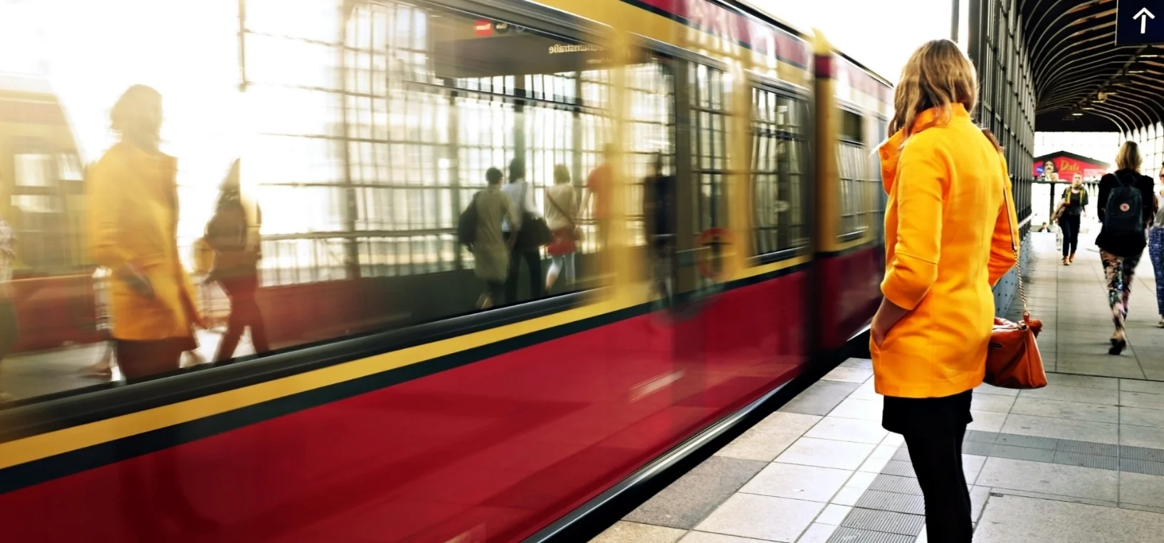 2015-12-Life-of-Pix-free-stock-photos-subway-girl-reflection-macnicolae.jpg