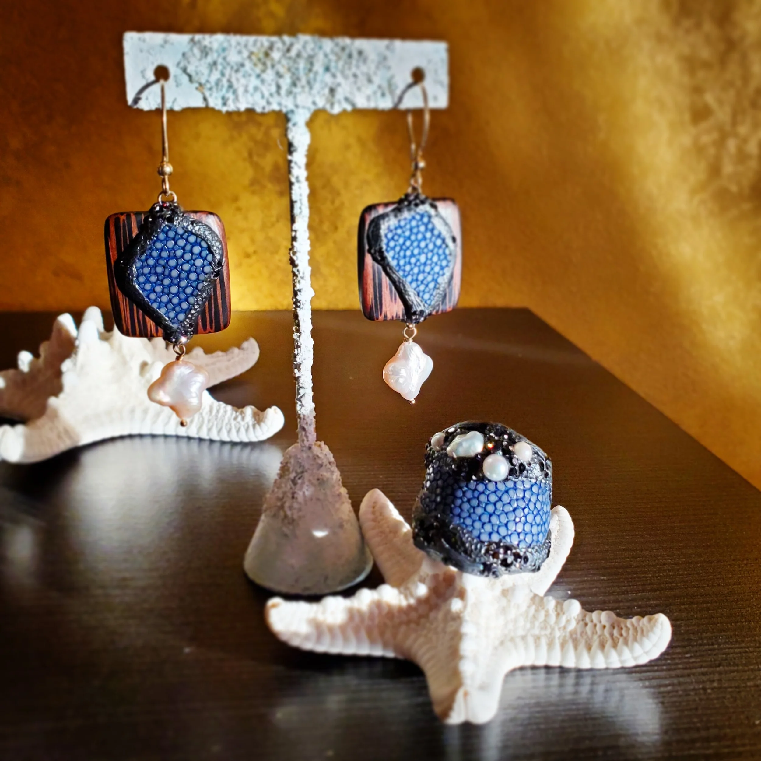 Wooden Earrings with Stingray and Pearls