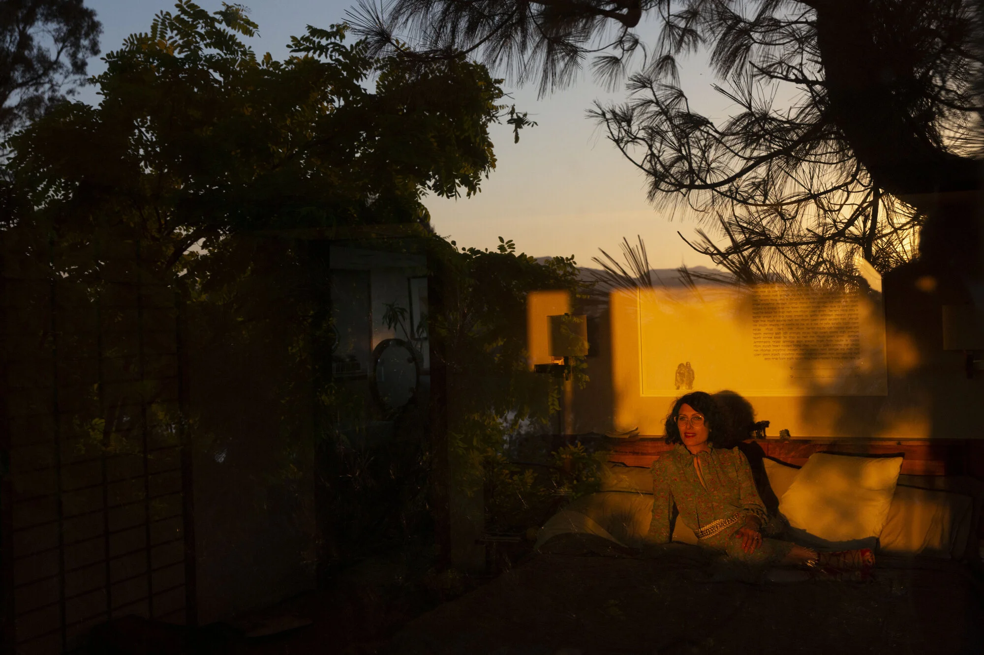  Actress Lisa Edelstein, best known for her role in the TV series, House, sits in her Silver Lake, California. bedroom. 