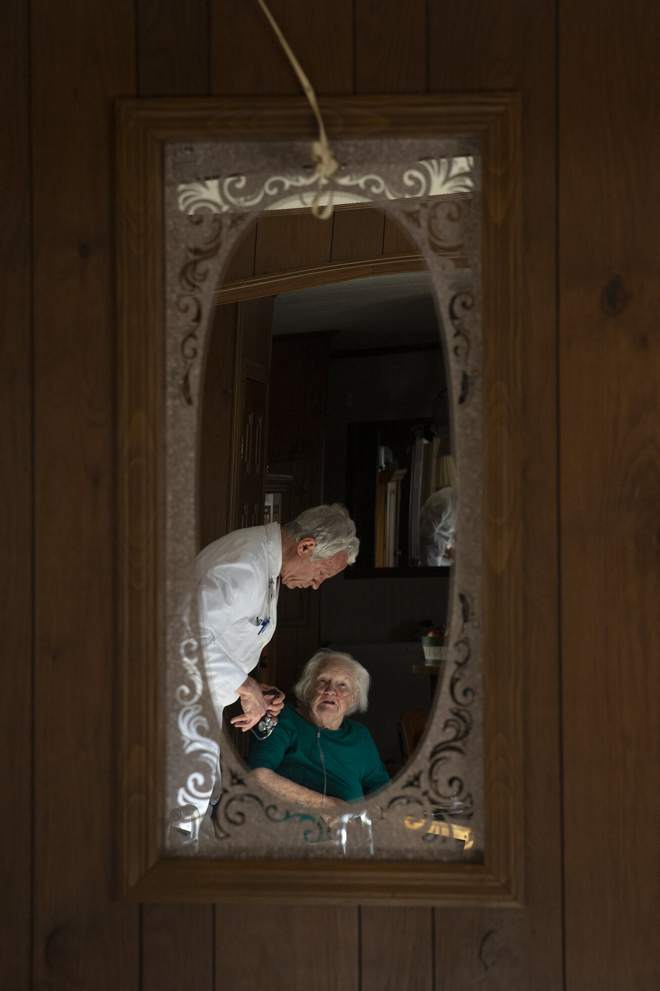  Dr. Moughon visits Bobbie Scott, 83, at the home where she has been housebound for a couple years. Scott has a multitude of health complications including Type II Diabetes. She is blind in one eye and cannot see well enough in the other eye to draw 