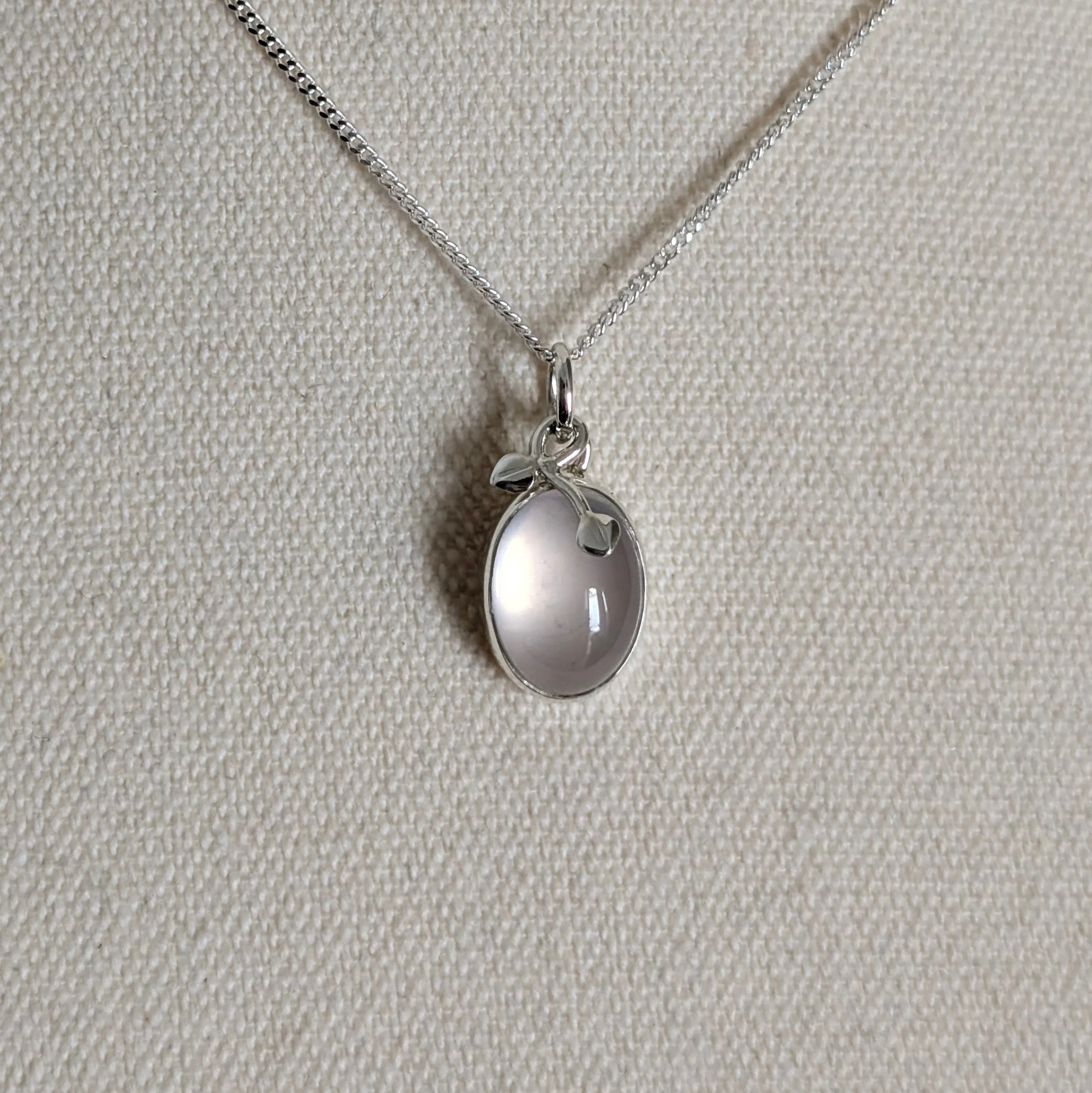 Rose-Quartz-leaves-pendant-with-Curb-Chain-v1.jpg