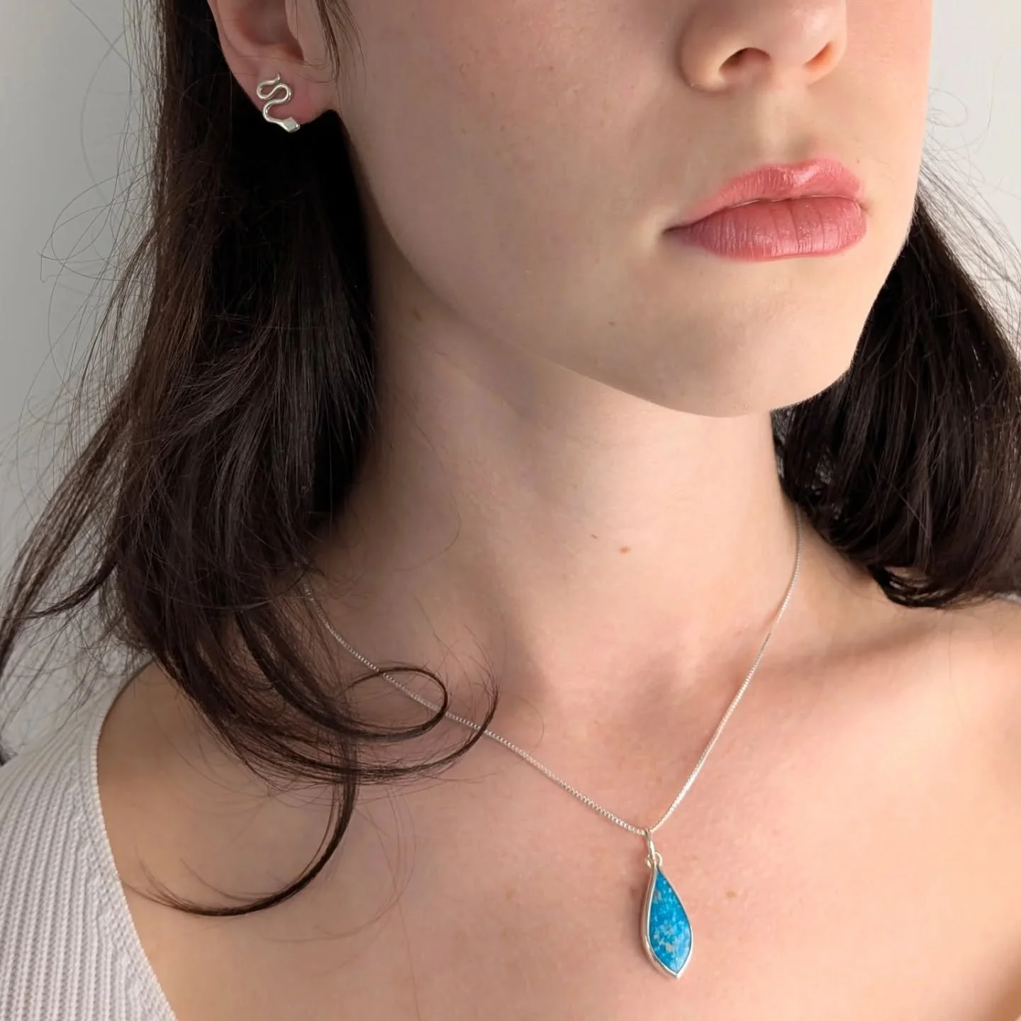 Thanks to my daughter who let me take some photos of my jewellery on her today. It's lovely to see the jewellery being worn and looking so gorgeous! 

#turquoisesilverjewelry #snakeearrings #handmadeinaustralia #contemporaryjewellery #silversmithau #
