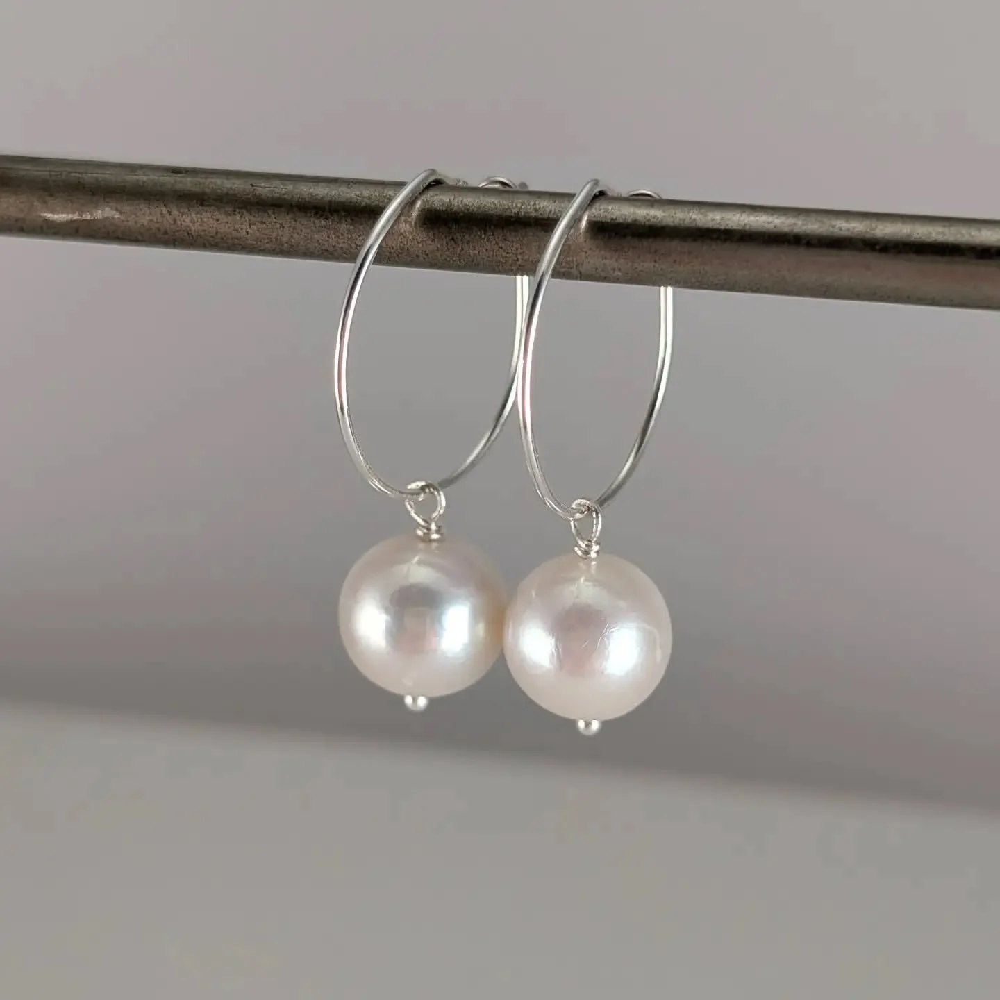Your search for some everyday earrings has finally come to an end! These premium Argentium silver hoops are handmade in Brisbane featuring white Edison pearls, what more can I say. I have tried and loved this design myself and I can safely say it tic