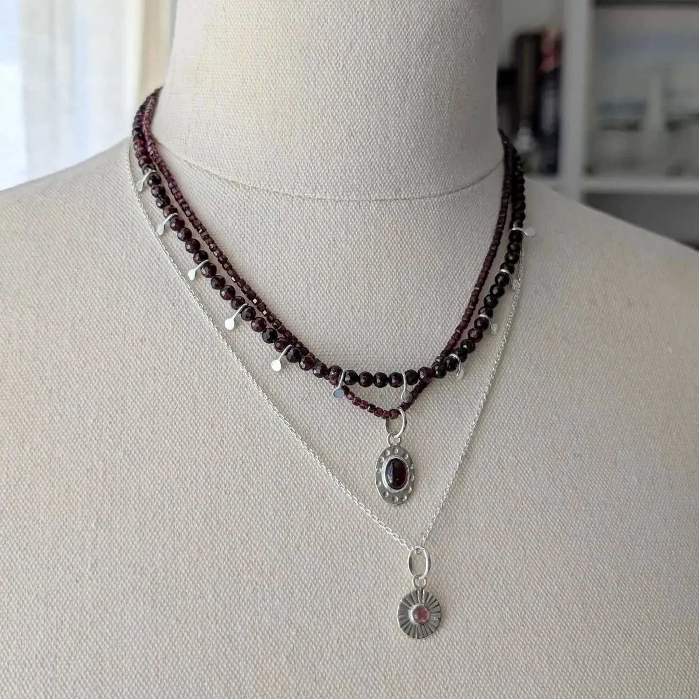 Here is an example of the layered necklaces that I think looks just fantastic. 

Check out my new pendants on my website through the links in this post or the latest shop drop link in bio. 

#garnetnecklace #garnetpendant #pinktournalinejewelry #arge