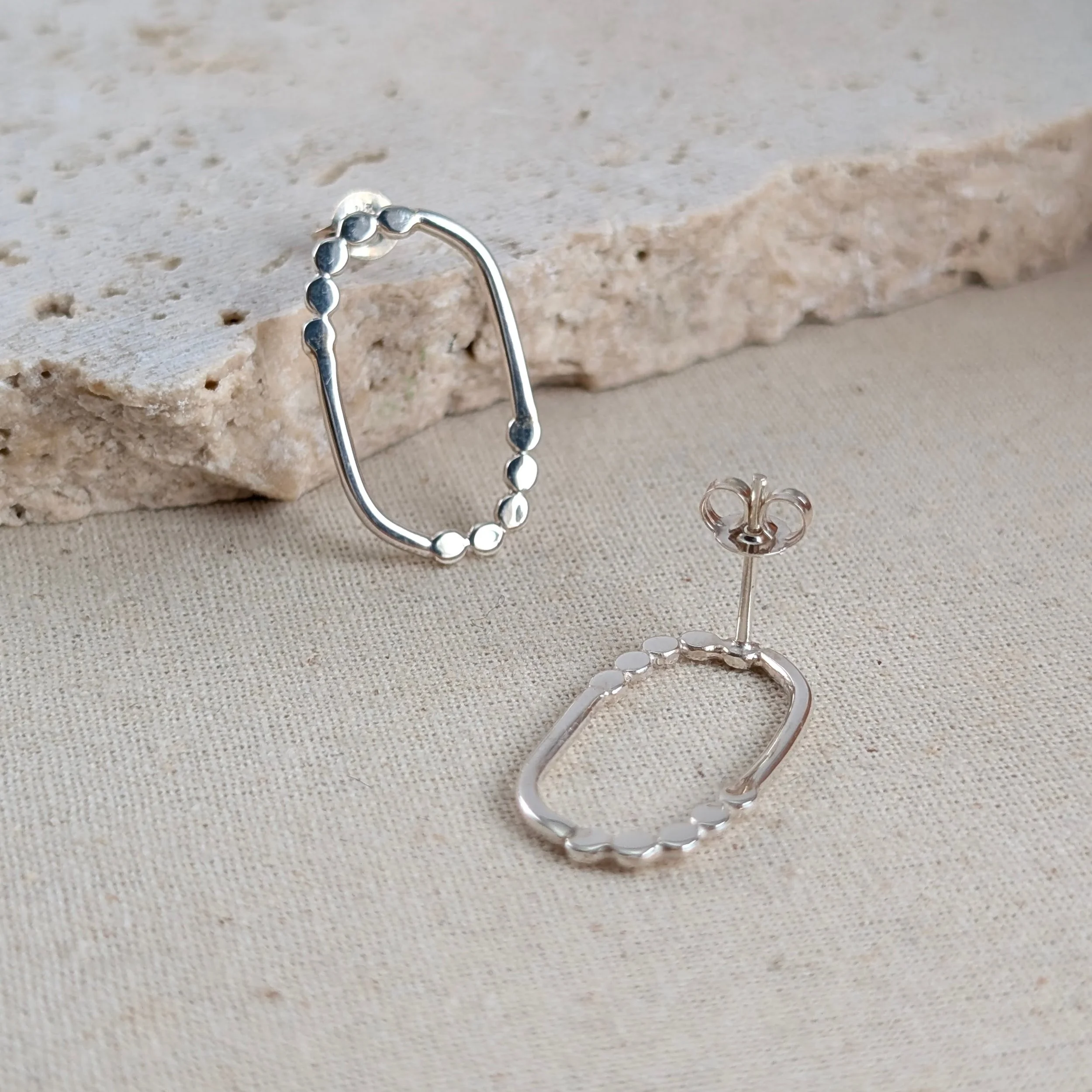 Oval-dotted-border-studs-v2.jpg