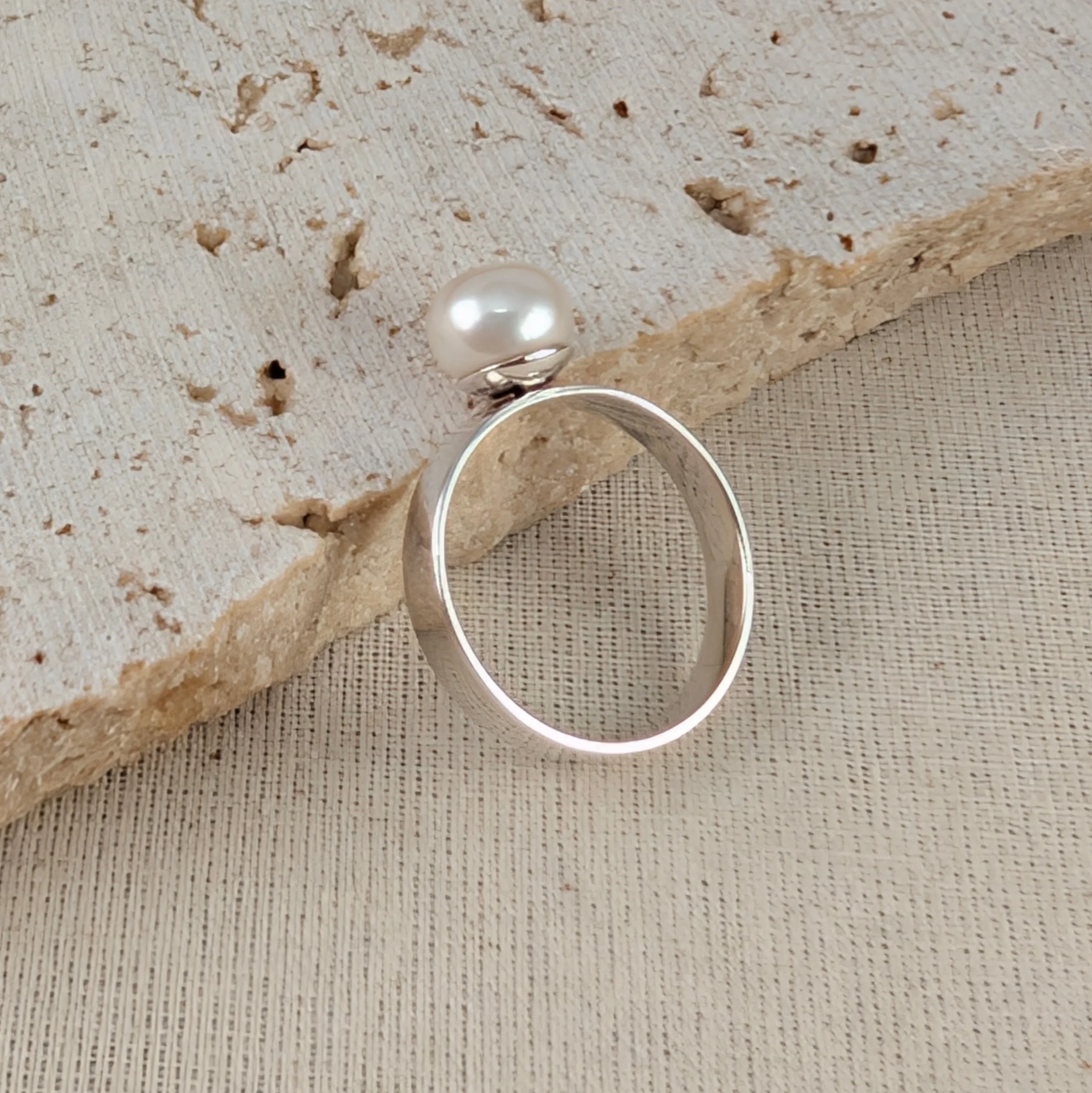 White freshwater pearl ring with flat band v2.jpg