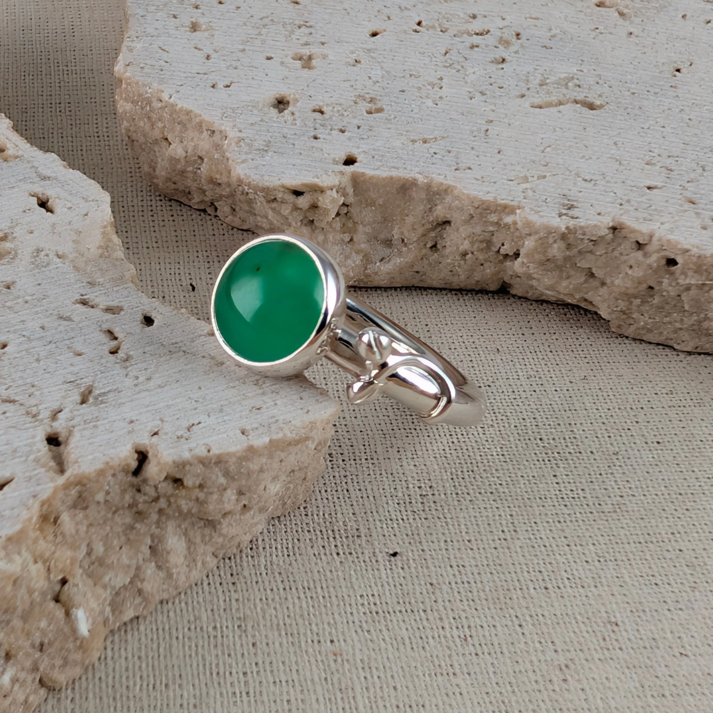 Round chrysoprase ring with leaves