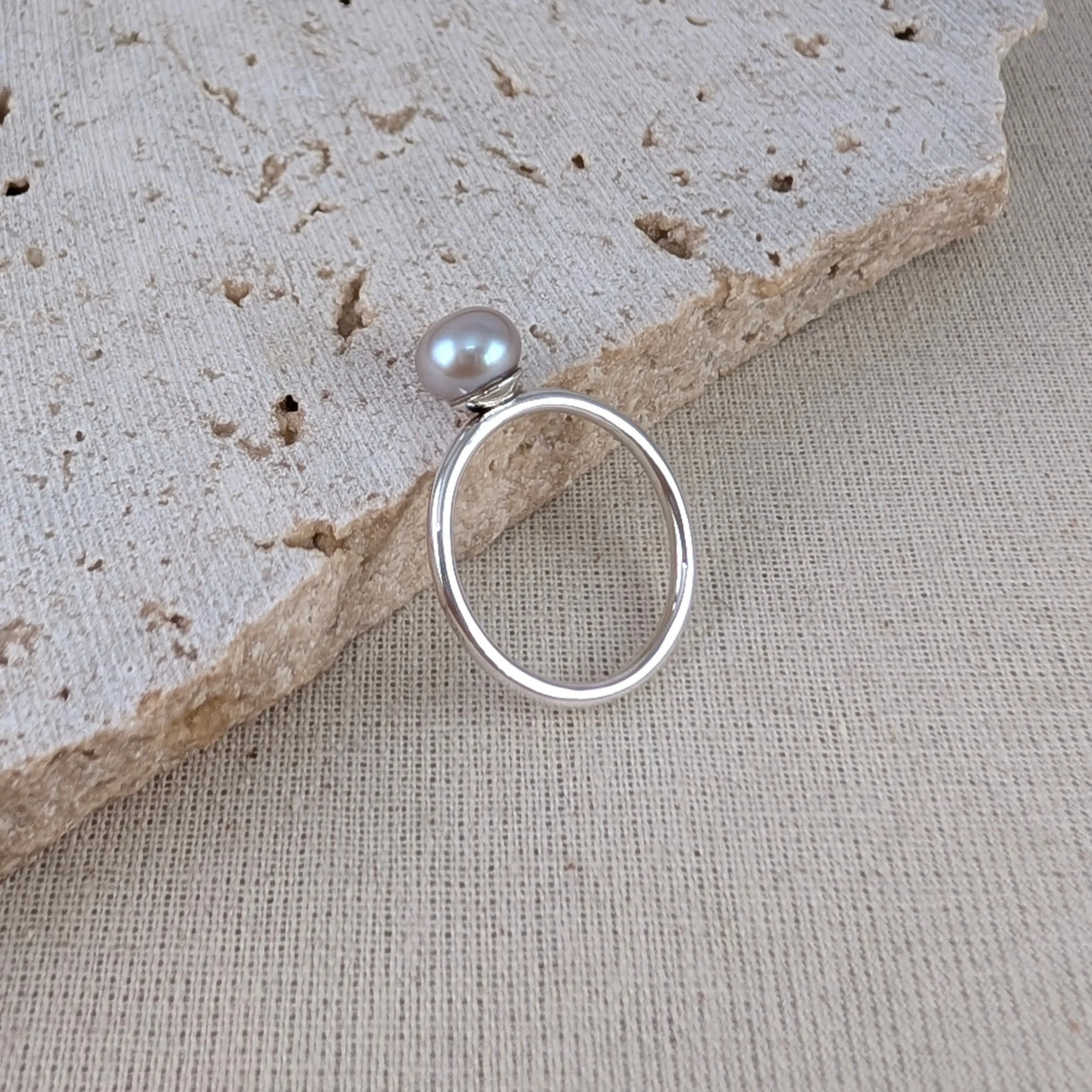 Pinky grey pearl ring v1.jpg
