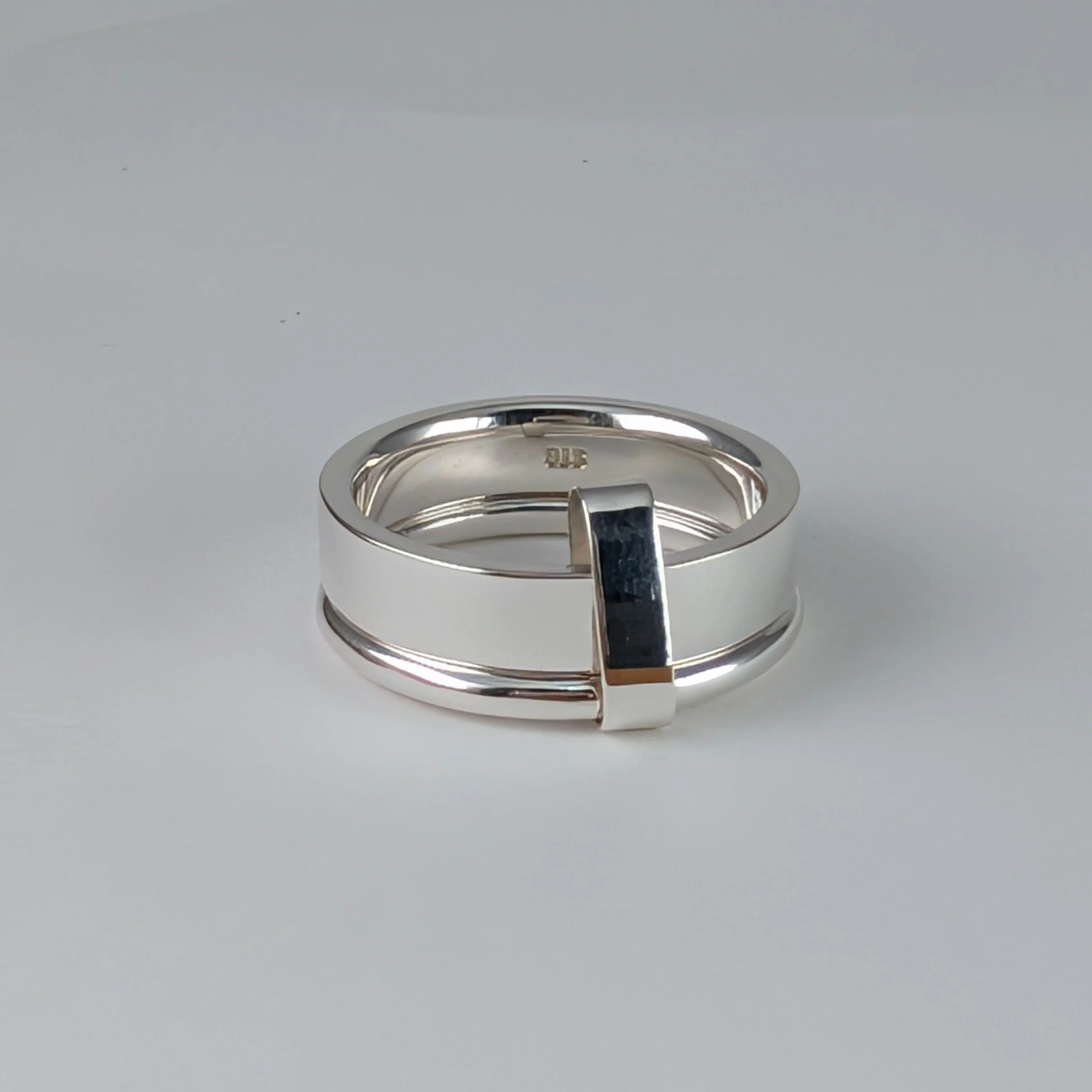 Connected rings wide and thin v7.jpg