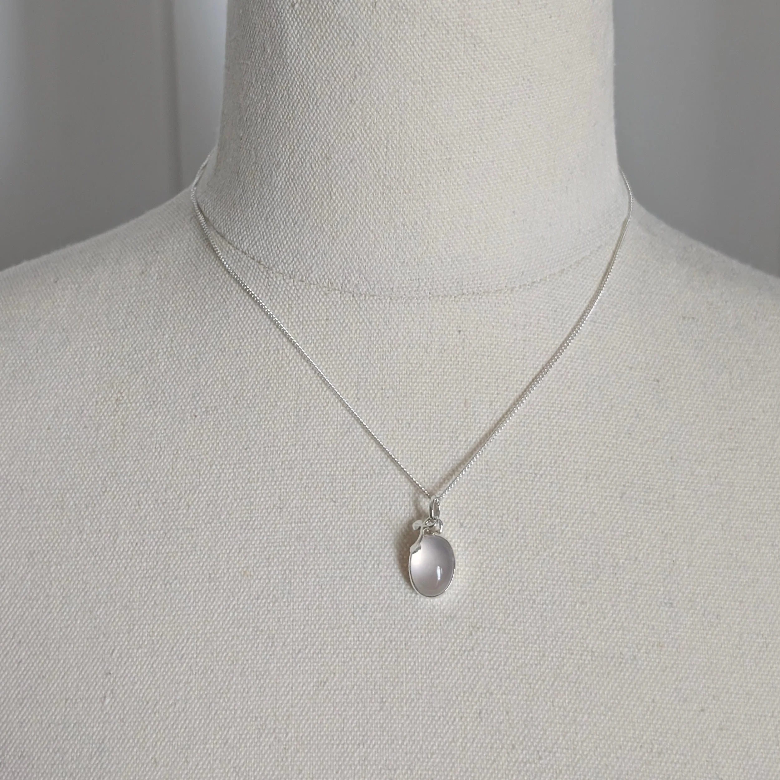 Rose-Quartz-leaves-pendant-with-Curb-Chain-V2.jpg