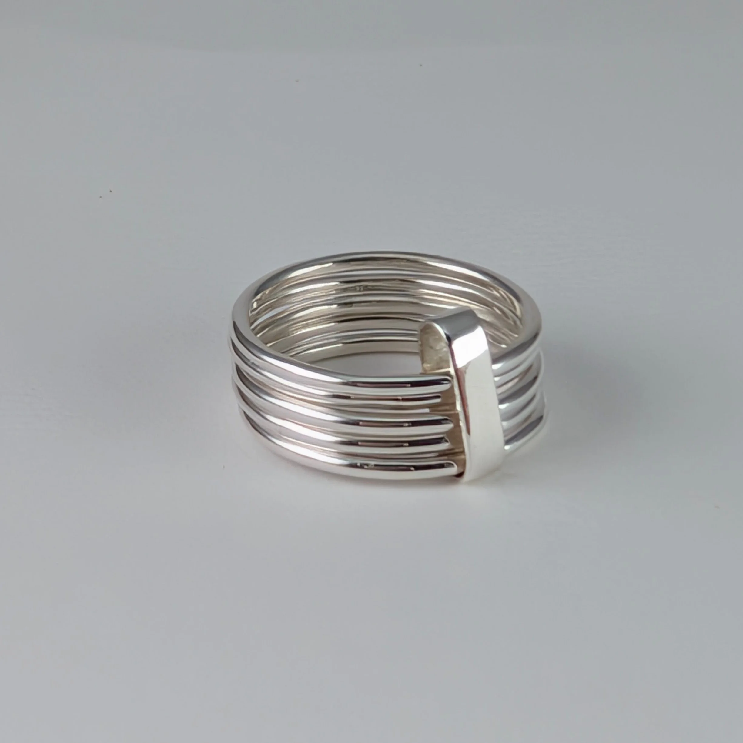Five thin rings connected v3.jpg