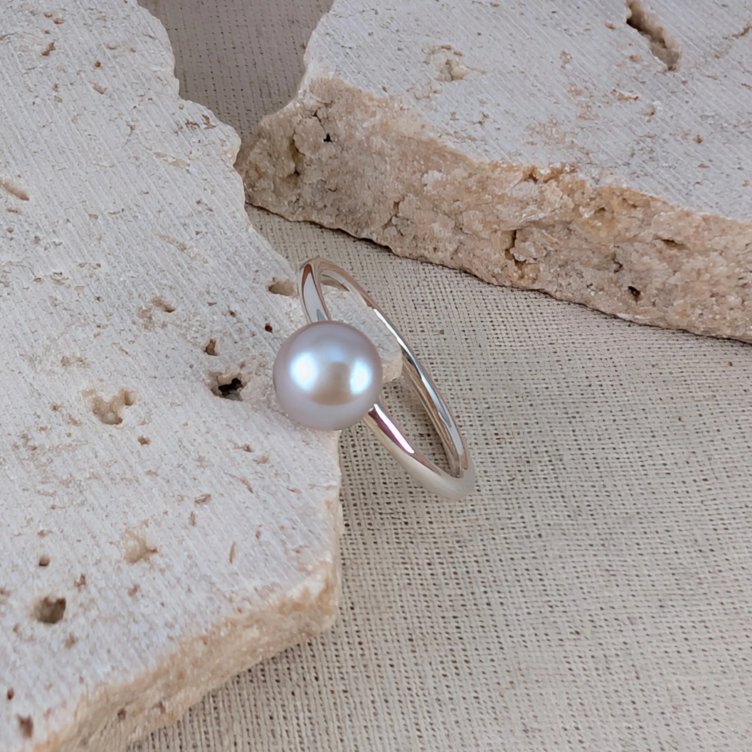 Pinky grey pearl ring v3.jpg