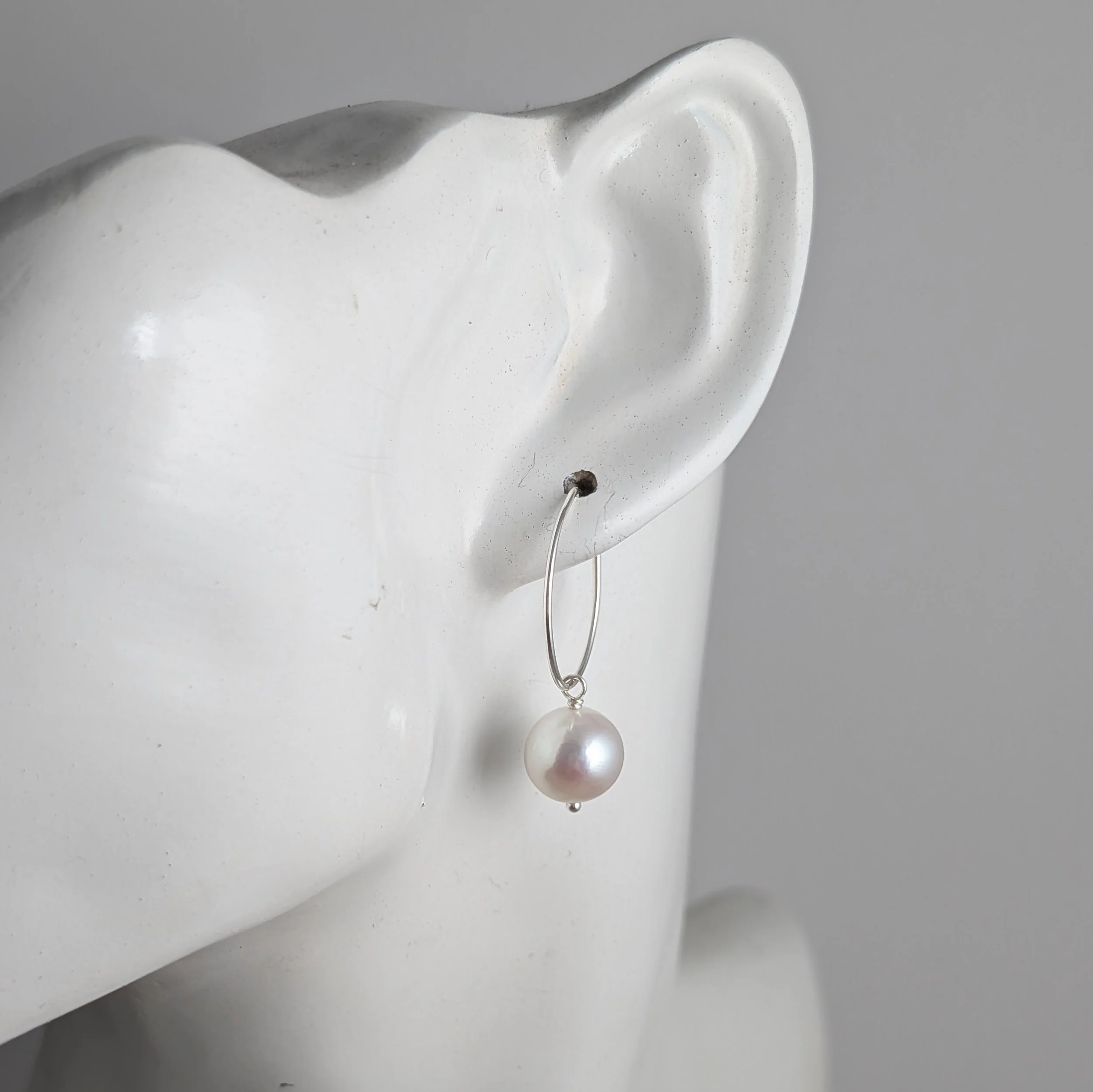 Short-hoop-white-edison-pearls-on-ear.jpg