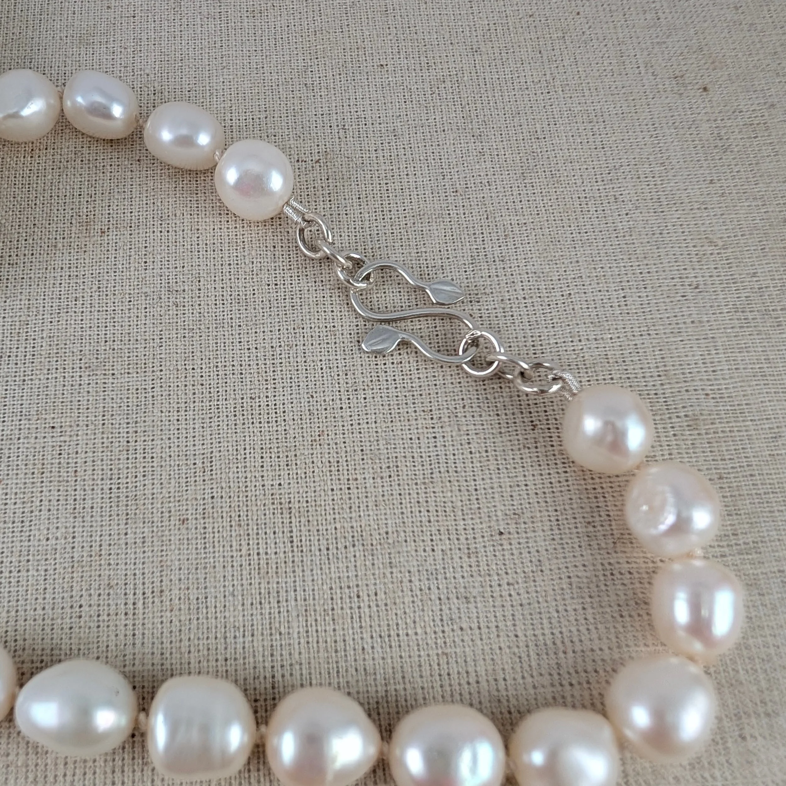 Knotted pearl necklace with leaf catch v5.jpg