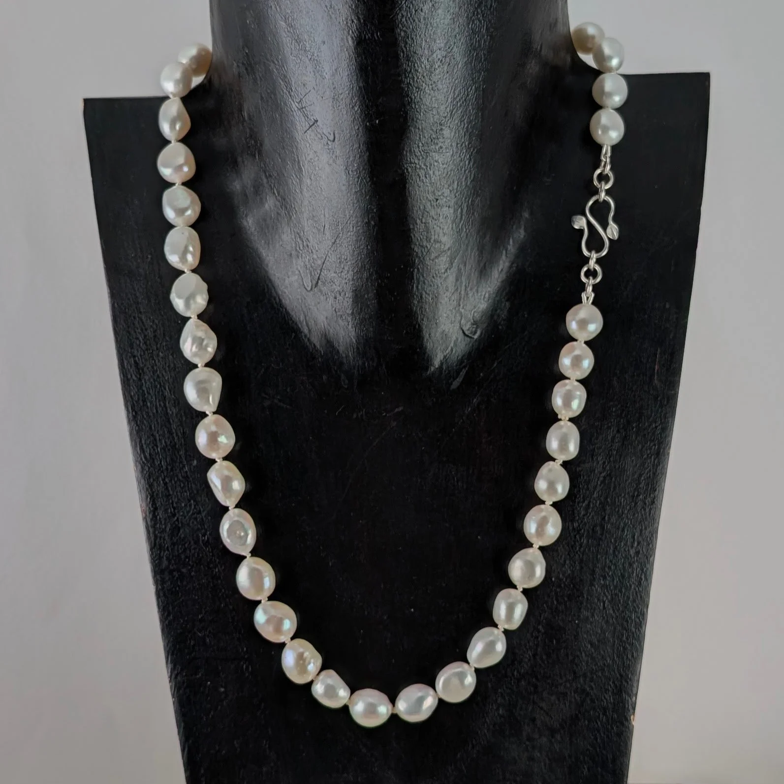 Knotted pearl necklace with leaf catch v4.jpg