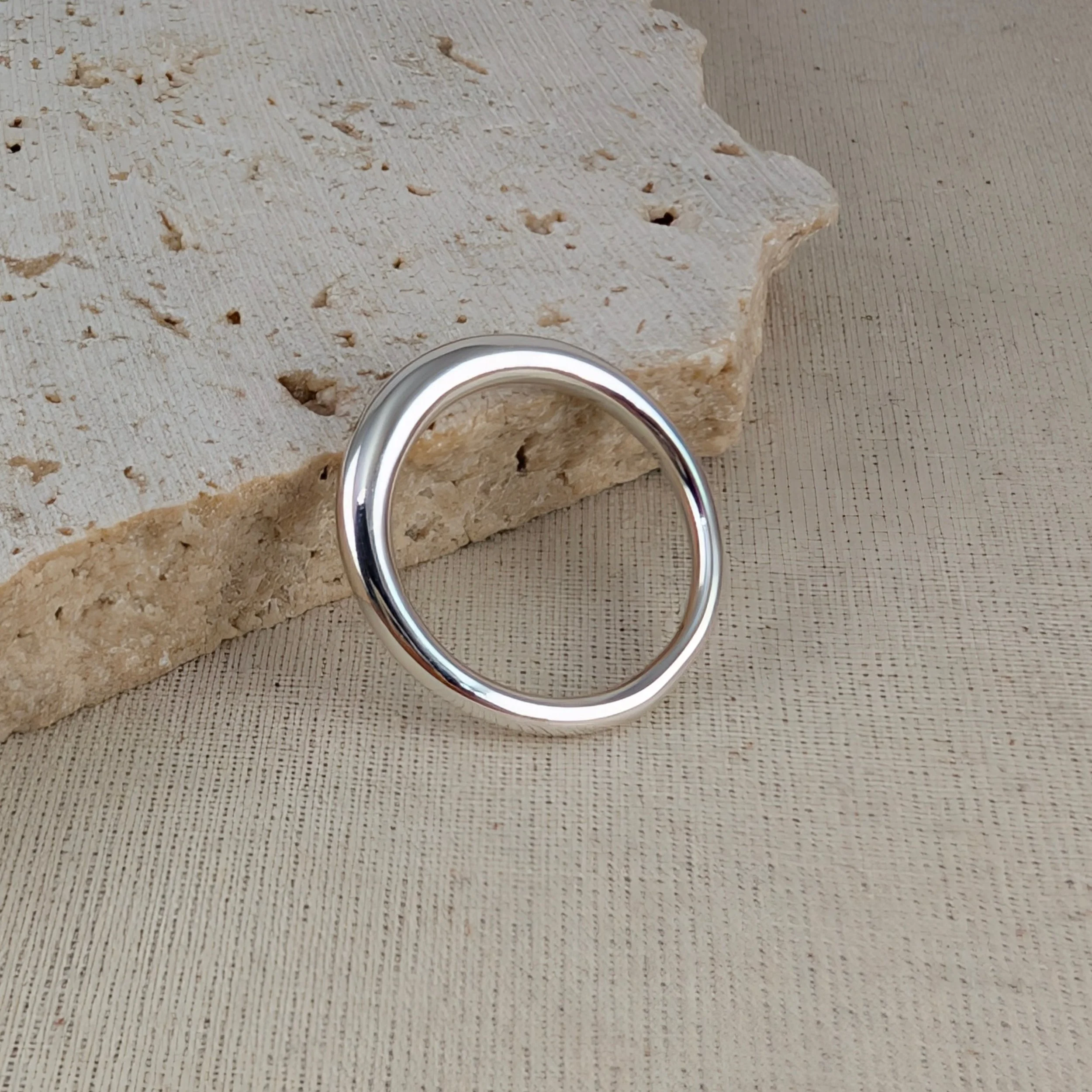 Graduated crescent ring v3.jpg