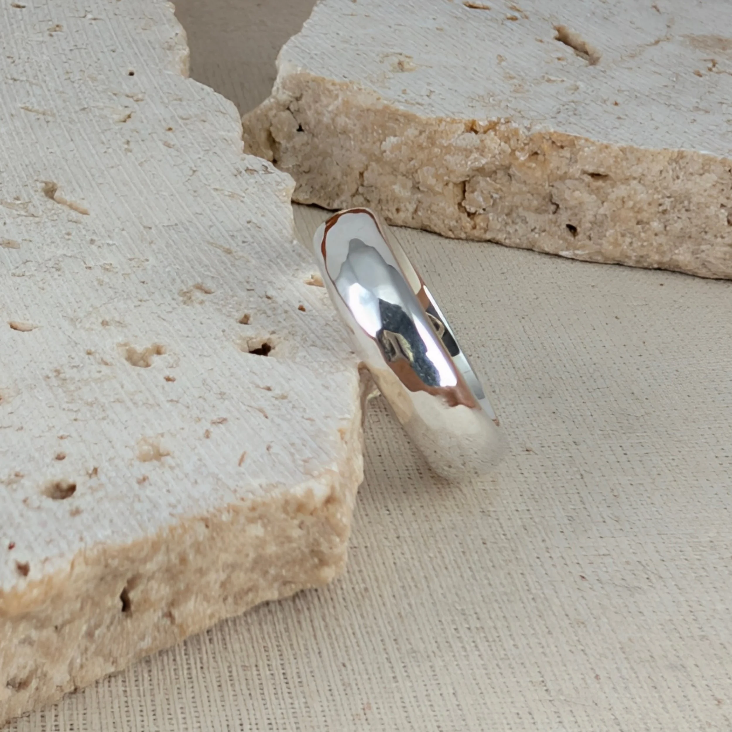 Half round ring with hammered texture v4.jpg