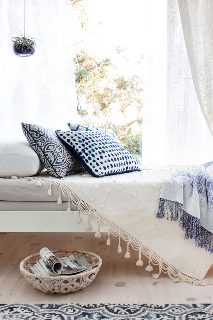 Ahh Emily Henderson... I just never tire of her style. View the whole sunroom project here .