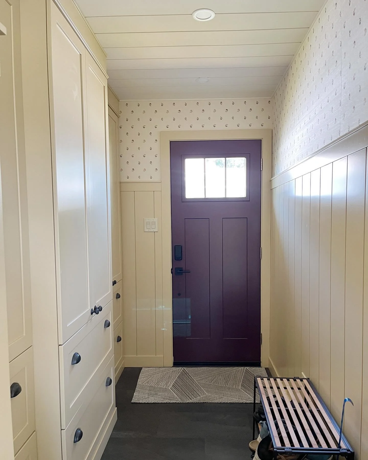 Stopped by this cutie-pie mudroom + kitchen project we finished last year + it&rsquo;s just as sweet as ever 💛 

Details in stories #FDbuttercupcreek
⠀⠀⠀⠀⠀⠀⠀⠀⠀
Builder: @alairhomes306 @lav_builds 
Cabinets:  @rocksidebuilders 
Wallpaper install: @pr