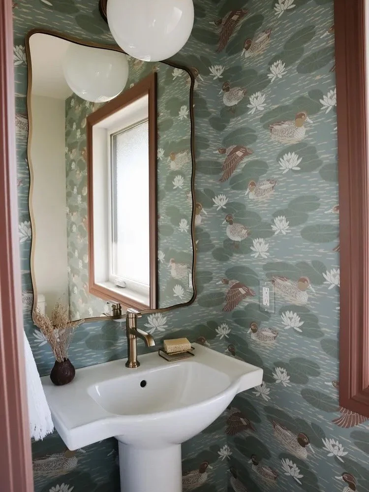 As soon as she saw it, this moody duck wallpaper reminded our client of her late father who loved waterfowling. Now it&rsquo;s right at home, in the house she was raised in, reminding her of him each day 🤎 
⠀⠀⠀⠀⠀⠀⠀⠀⠀
A home that tells your story fee
