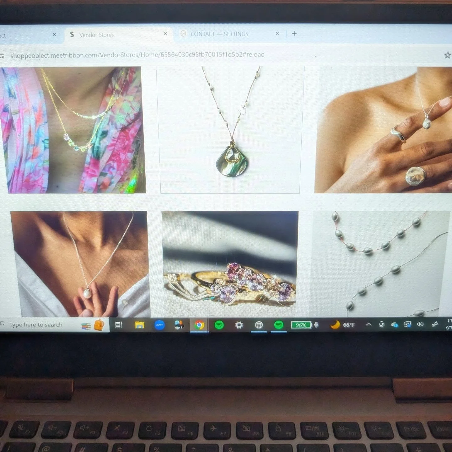 Doing the thing ✔️ @shoppeobject online live, @settings.la website update, holiday line sheets, trade show outreach 🧾

Ready to bring the sparkle party back to NYC next mo. Being a lady, micro business is everything all at once 🤠 but feels good. Lu