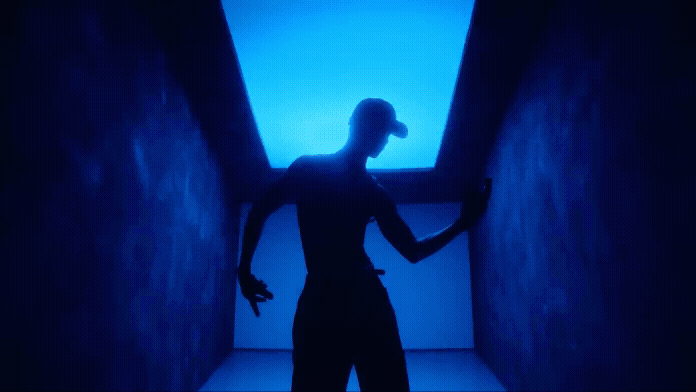 《EXIT》 - Aaron Kwok 郭富城 MV.gif