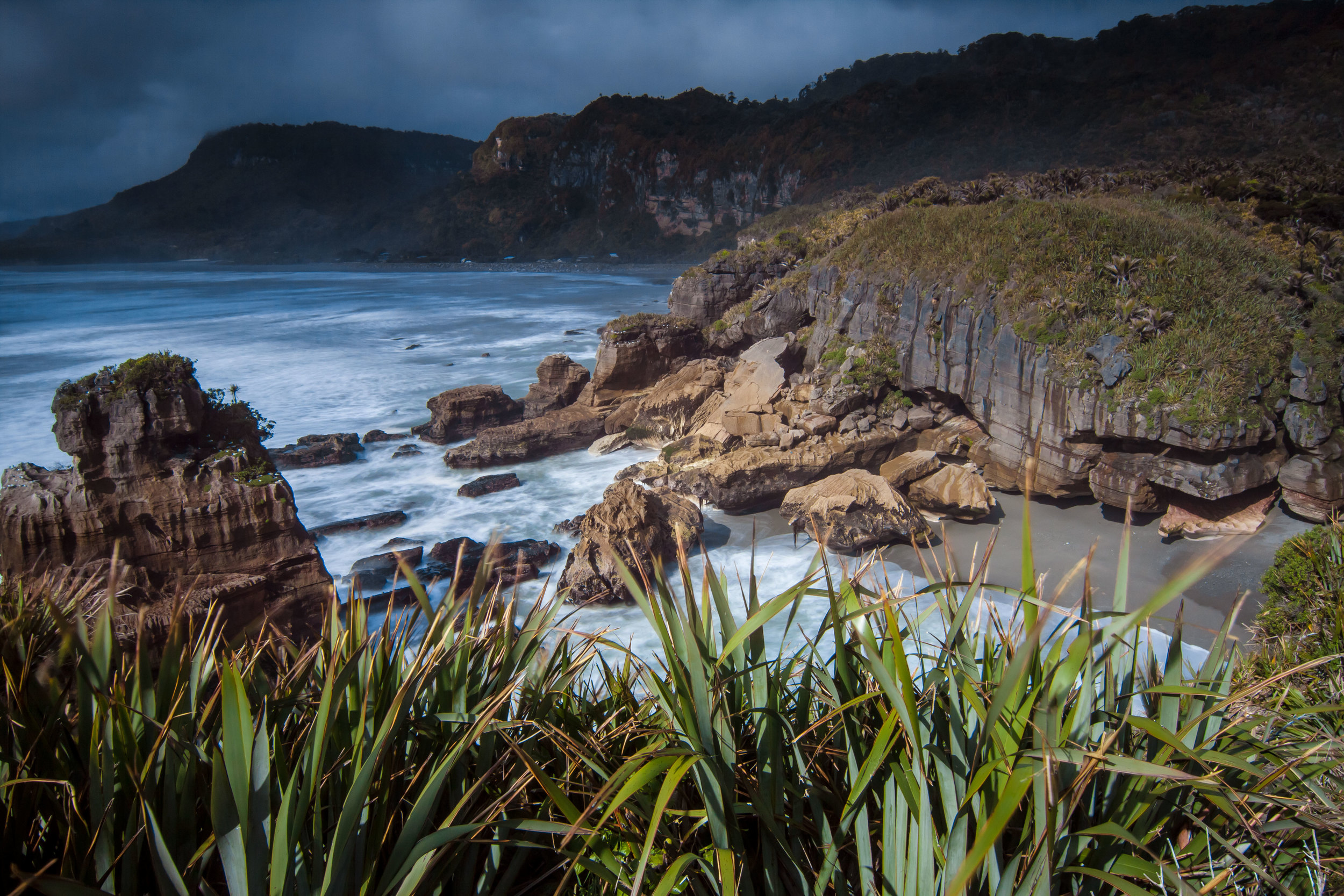 Pancake-Rocks-Slow-02.jpg