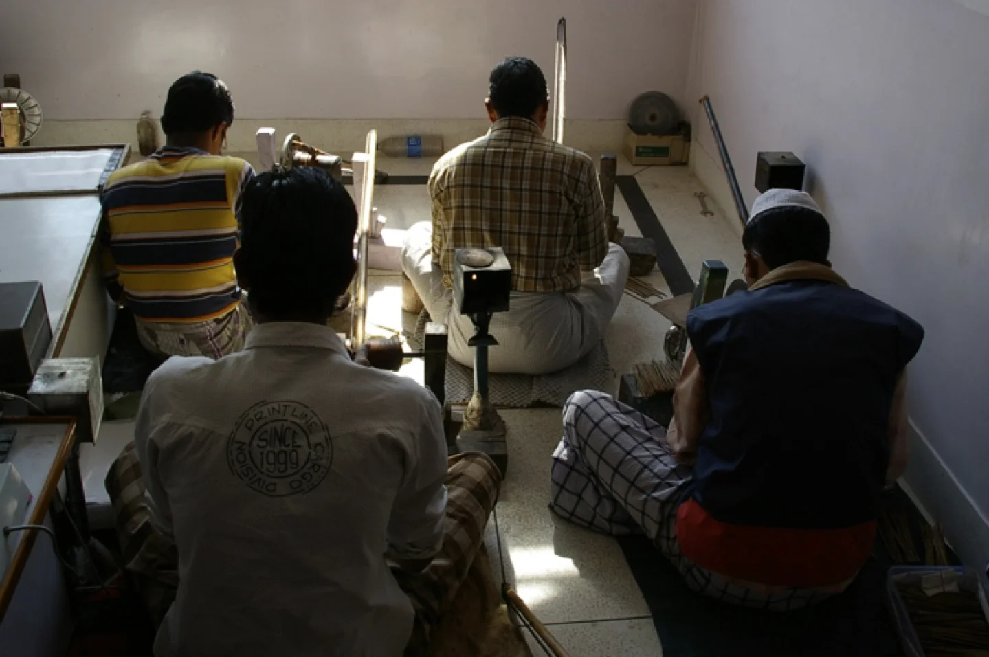 tanzanite cutting workshop in Jaipur India.jpg