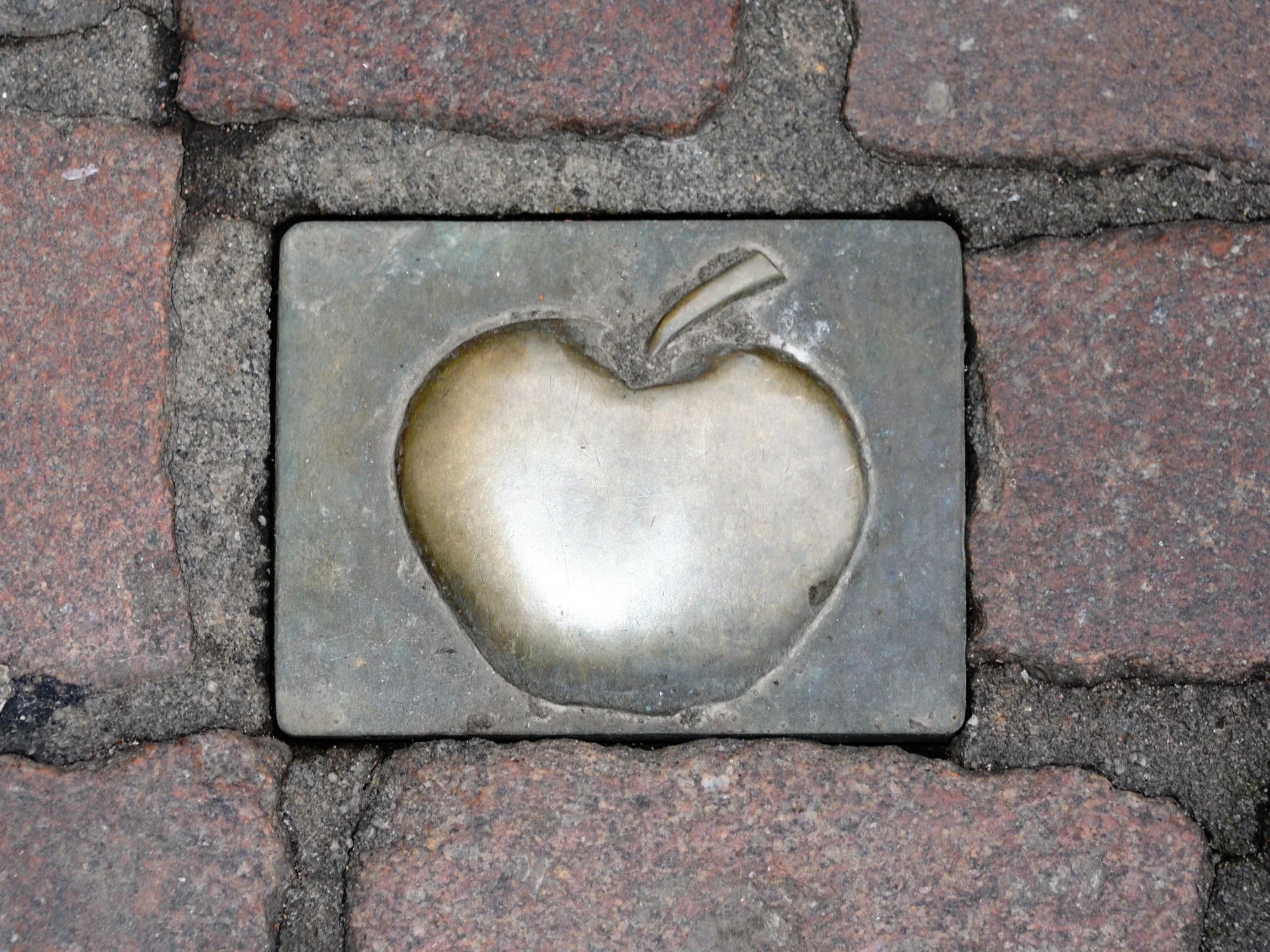 Brass apple depicting the trail through old sachsenhausen