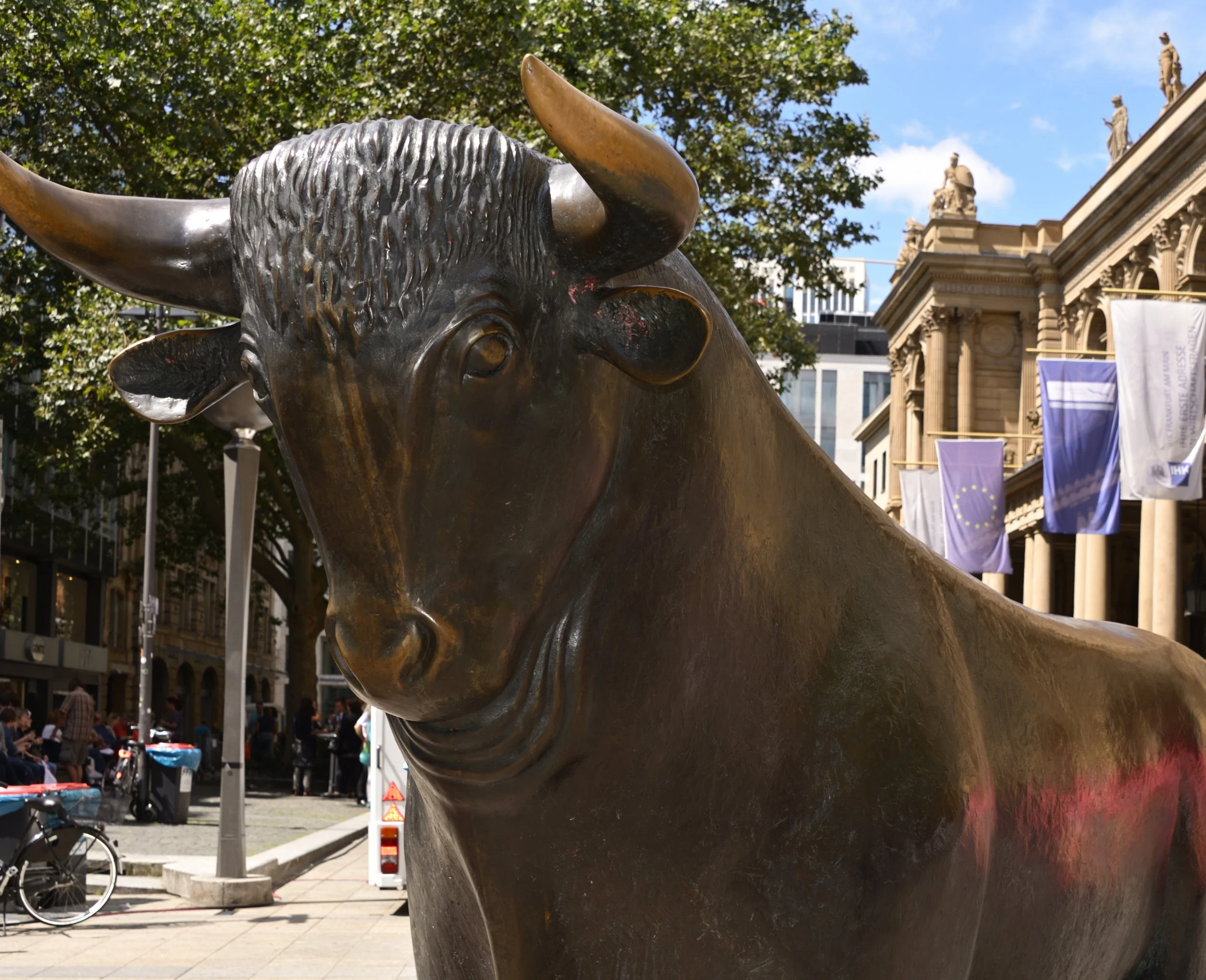 Stock Exchange Frankfurt Bull statue