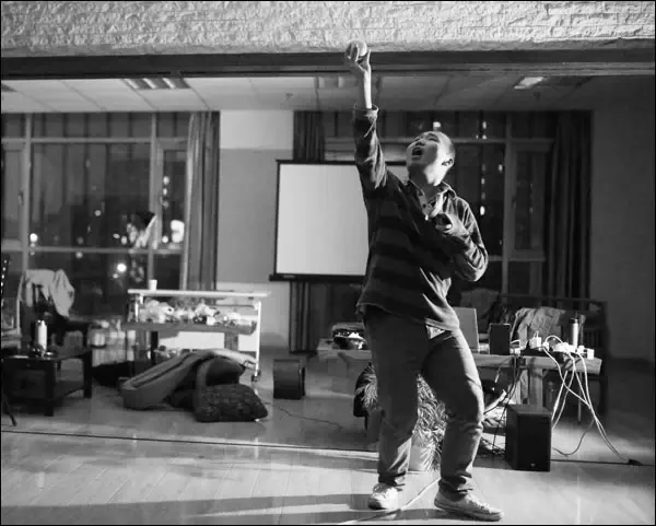 Apple and Moon | 苹果与月亮 (2015)