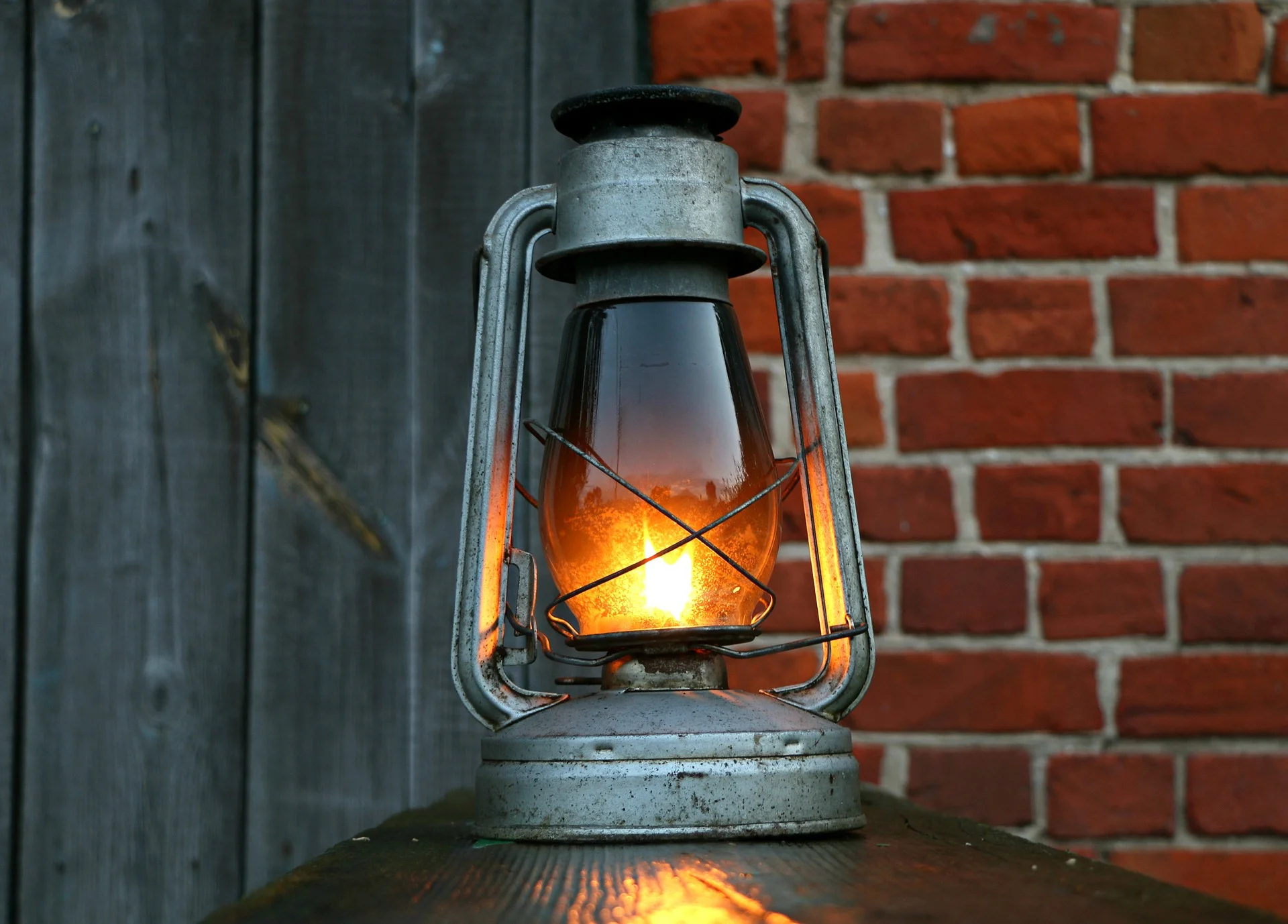 lamp-1565705_1920.jpg