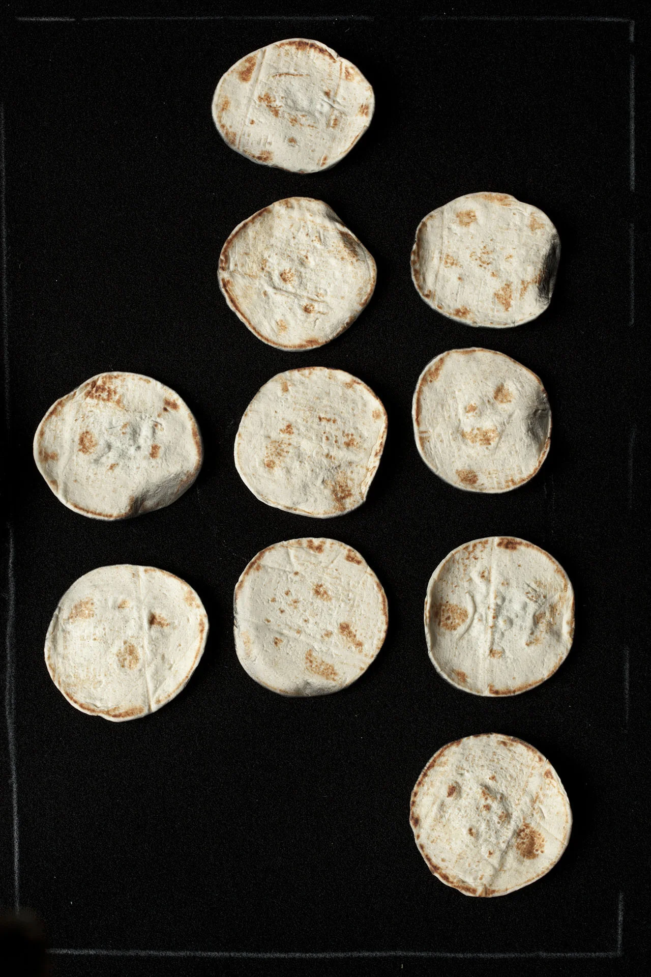 Picture. 12: 10 pittas with their natural sides facing upward Impression jet d'encre sur Harman - Coton, 48 x 32,9 cm