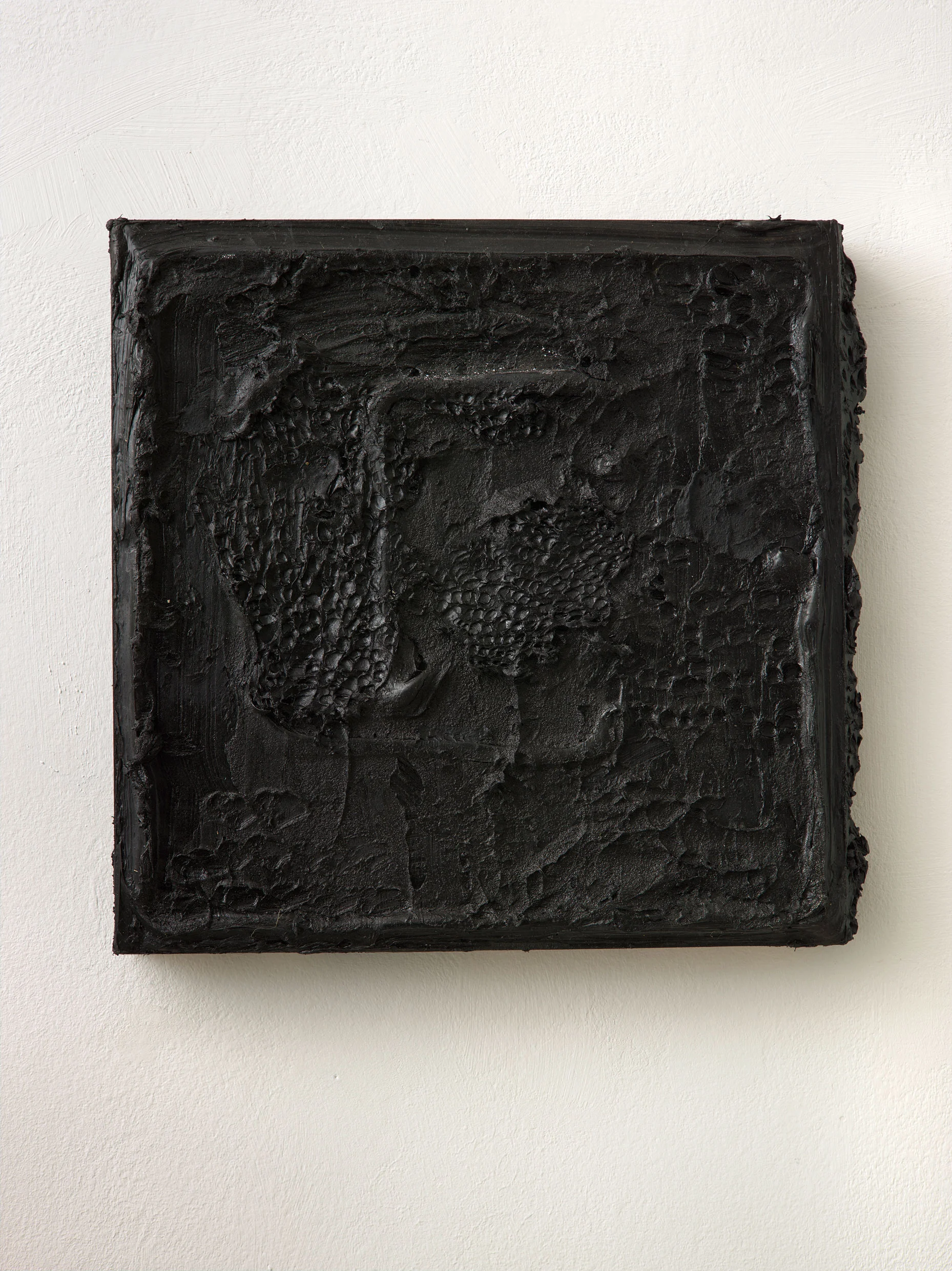 Furrow testimony, 2016-2017 Goudron, lave, poudre de fer, acrylique, encre noir du japon sur toile Signé au dos 60 x 40 x 3 cm © François Fernandez