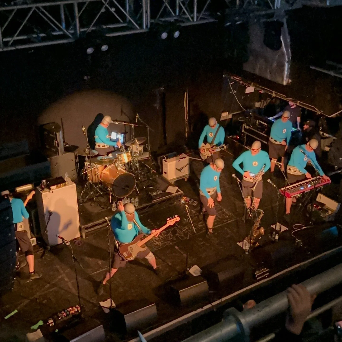 Back in the states from our quick jaunt to #London in honor of the Missus' birthday! Got the chance to celebrate our final night with the @theaquabats at the @o2acadislington and they did not disappoint... #aquabats #mcbatcommander #jimmytherobot