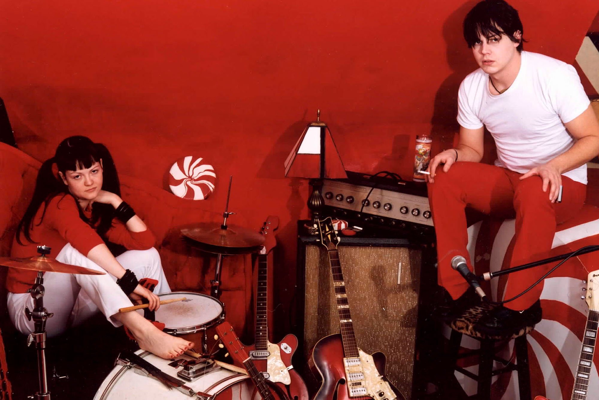 THE WHITE STRIPES